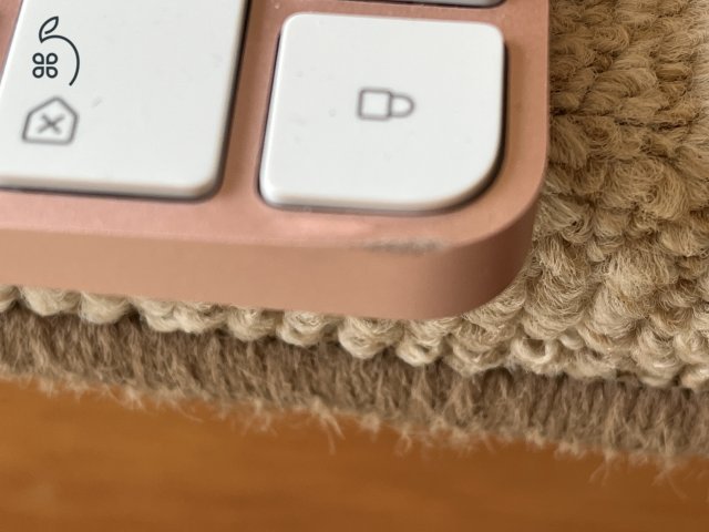 APPLE Magic Keyboard Pink Magyar kiosztással.