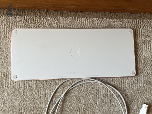 APPLE Magic Keyboard Pink Magyar kiosztással.