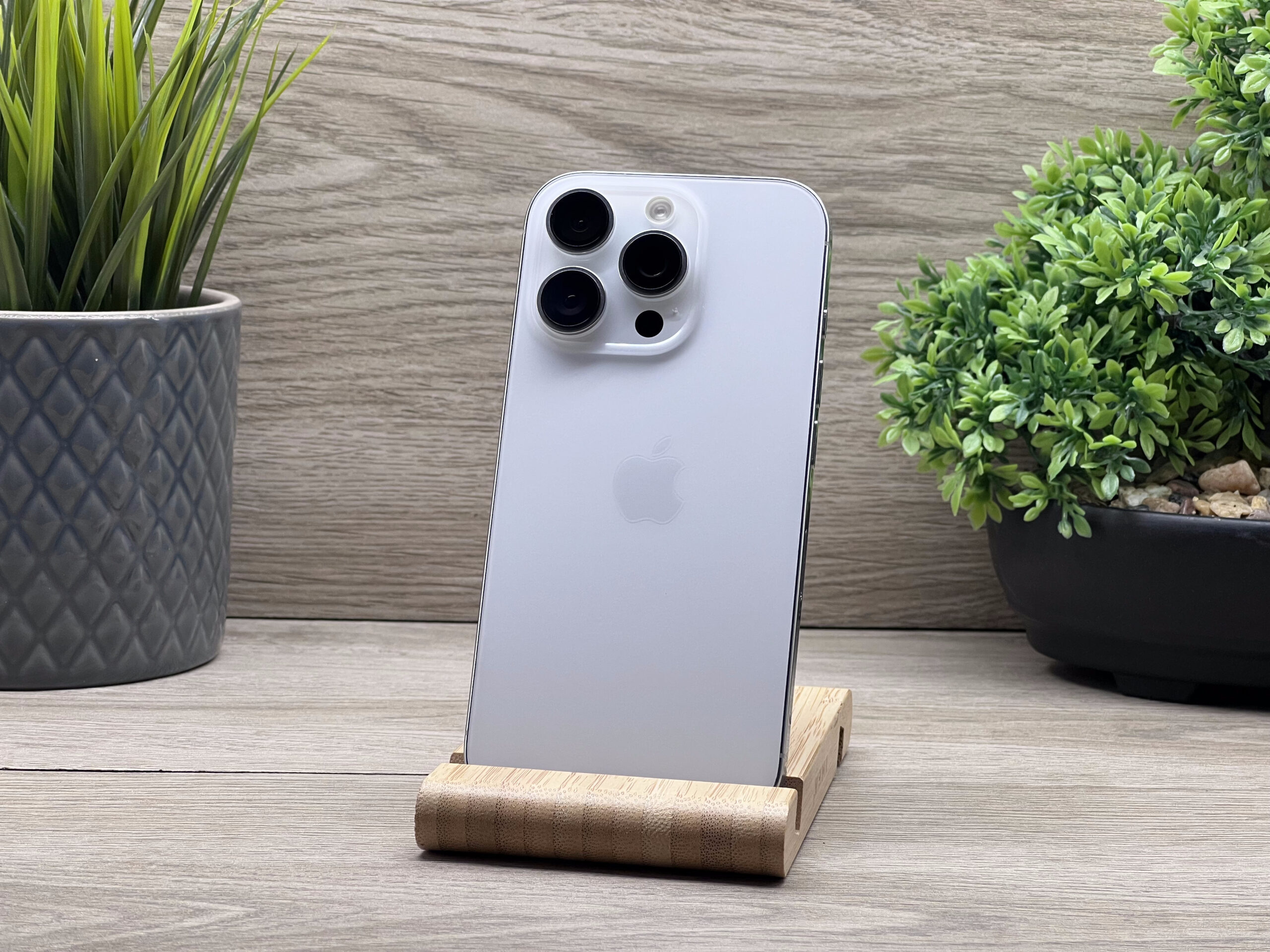 Hibátlan iPhone 16 Pro White Titanium 128GB 2 ÉV Garanciával 97%