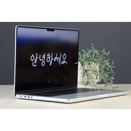 Használt MacBook Pro 14