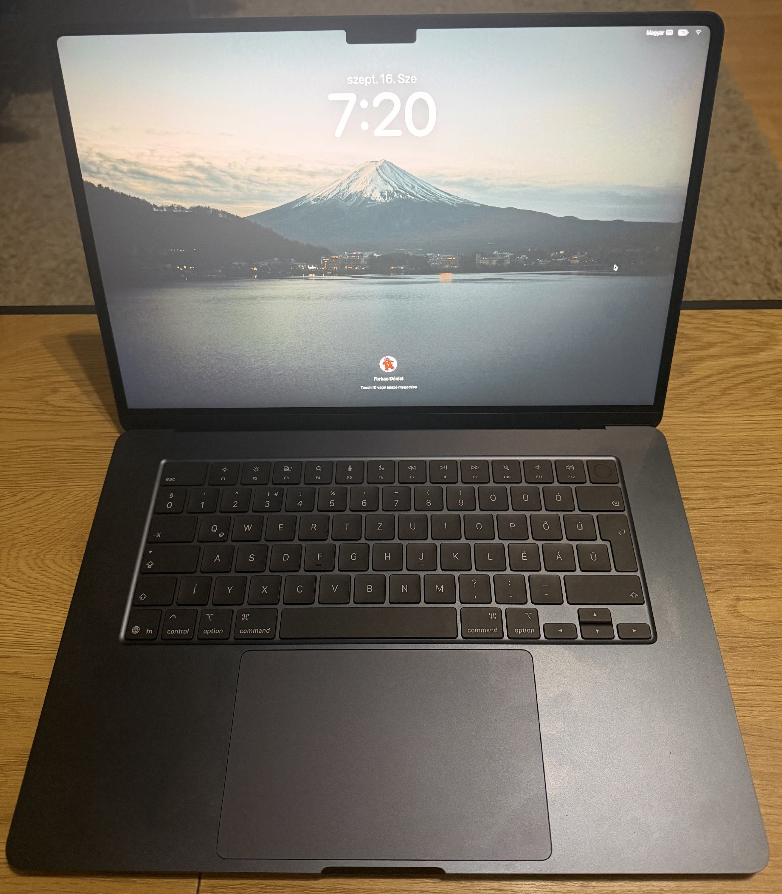 MacBook Air 15 - M5 16GB 512GB éjfekete