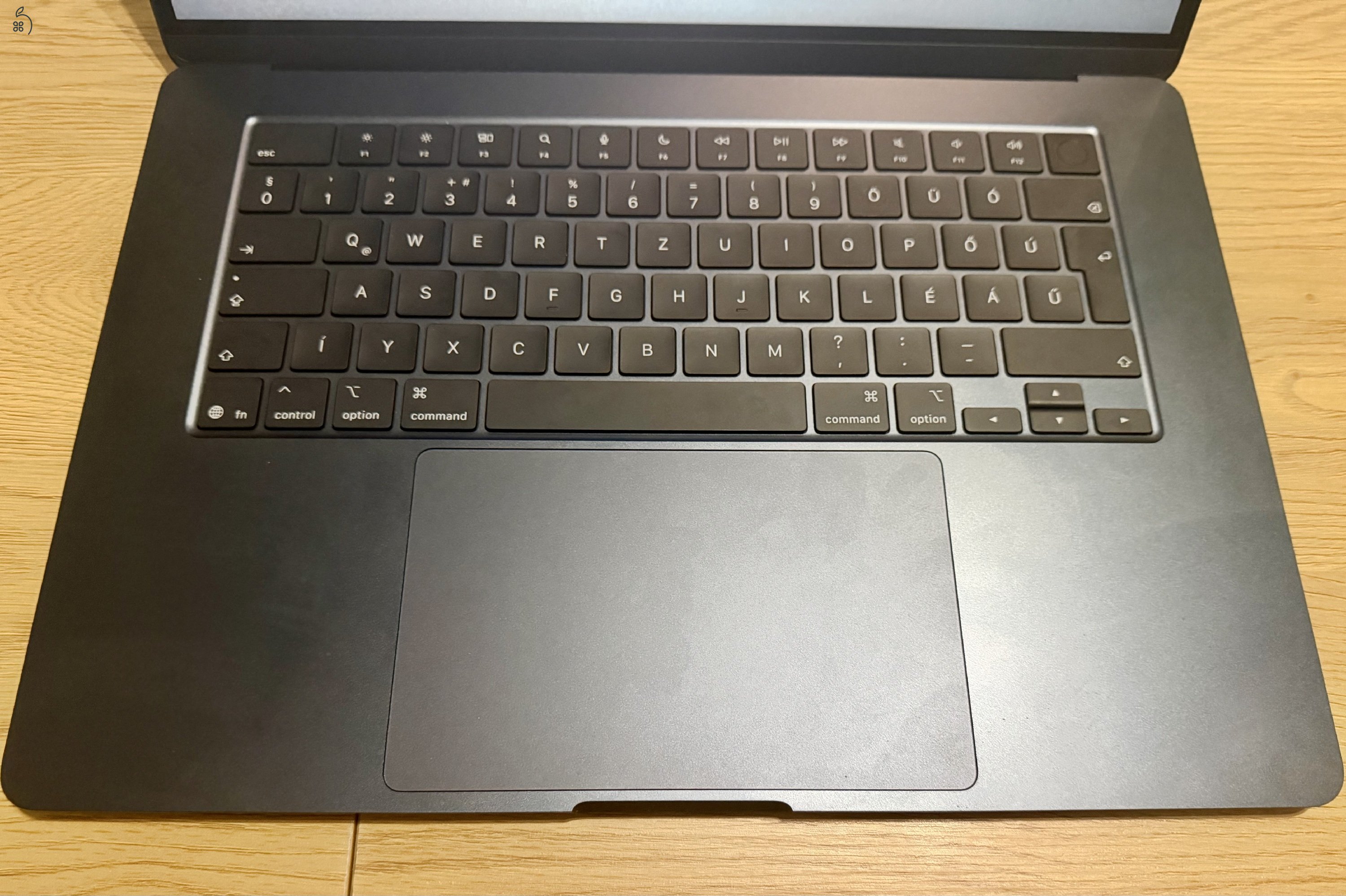 MacBook Air 15 - M5 16GB 512GB éjfekete