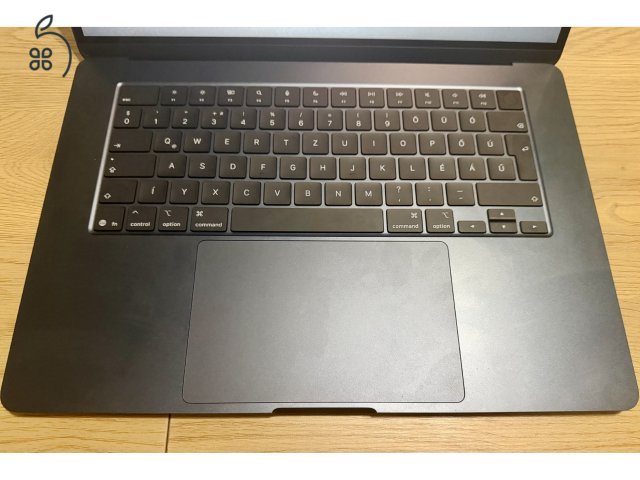 MacBook Air 15 - M5 16GB 512GB éjfekete