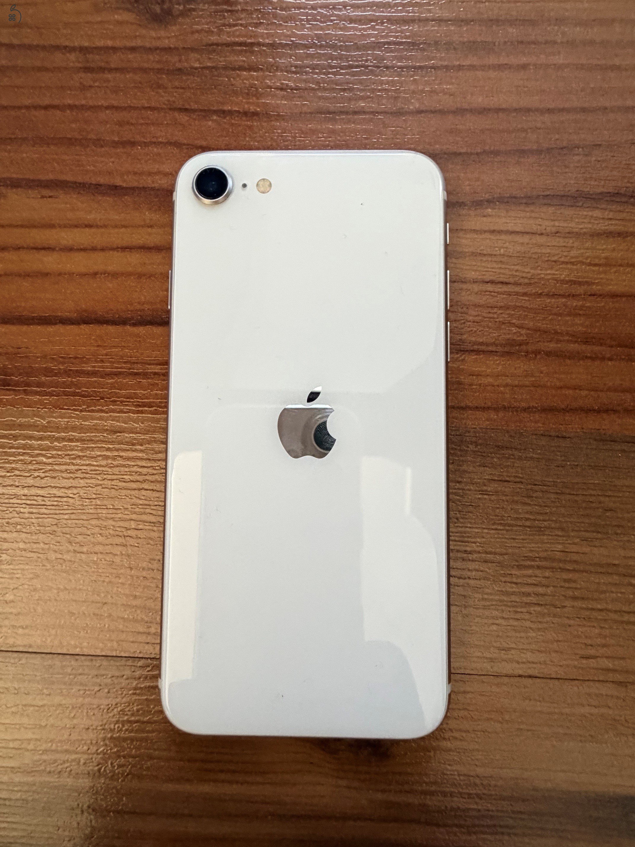 iPhone SE (3. generációs) 64GB csillagfény