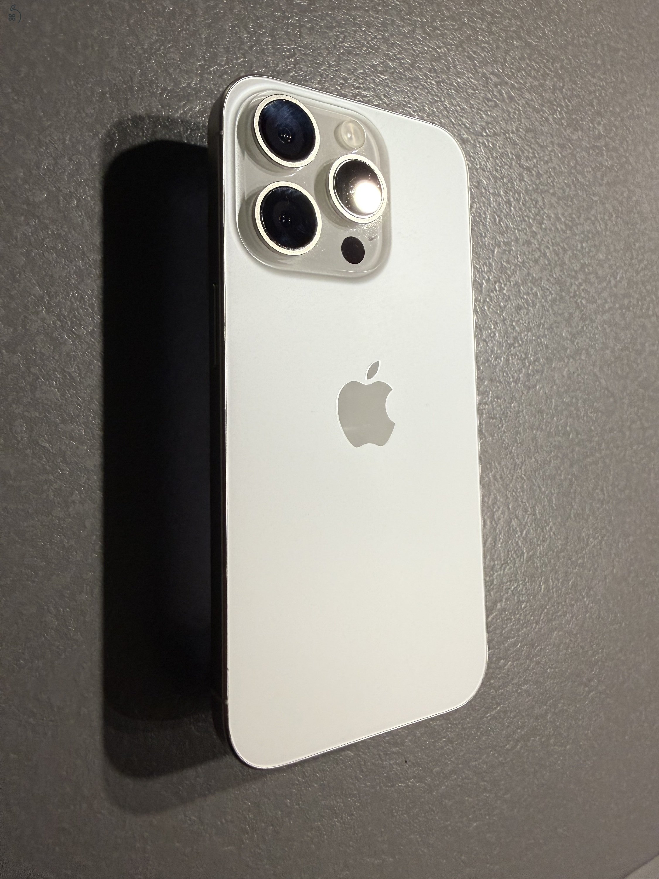 Eladó iPhone 15 Pro 256 GB fehér/titán – kitűnő állapotban