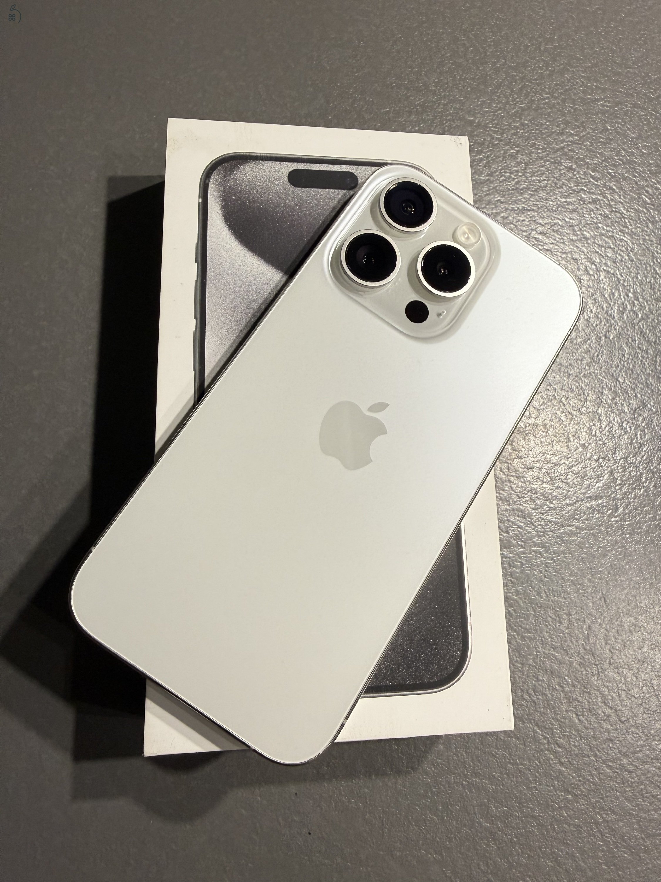 Eladó iPhone 15 Pro 256 GB fehér/titán – kitűnő állapotban