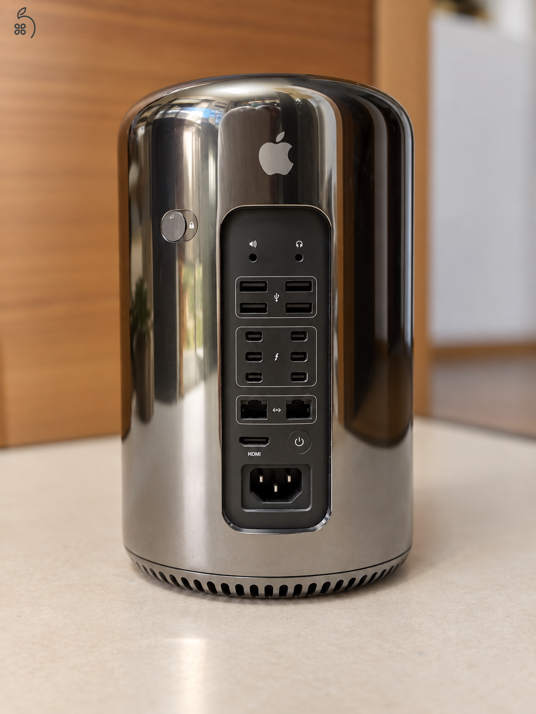Apple Mac Pro 2013 – 12 magos Xeon, 32 GB RAM, 512 GB SSD, dupla D500