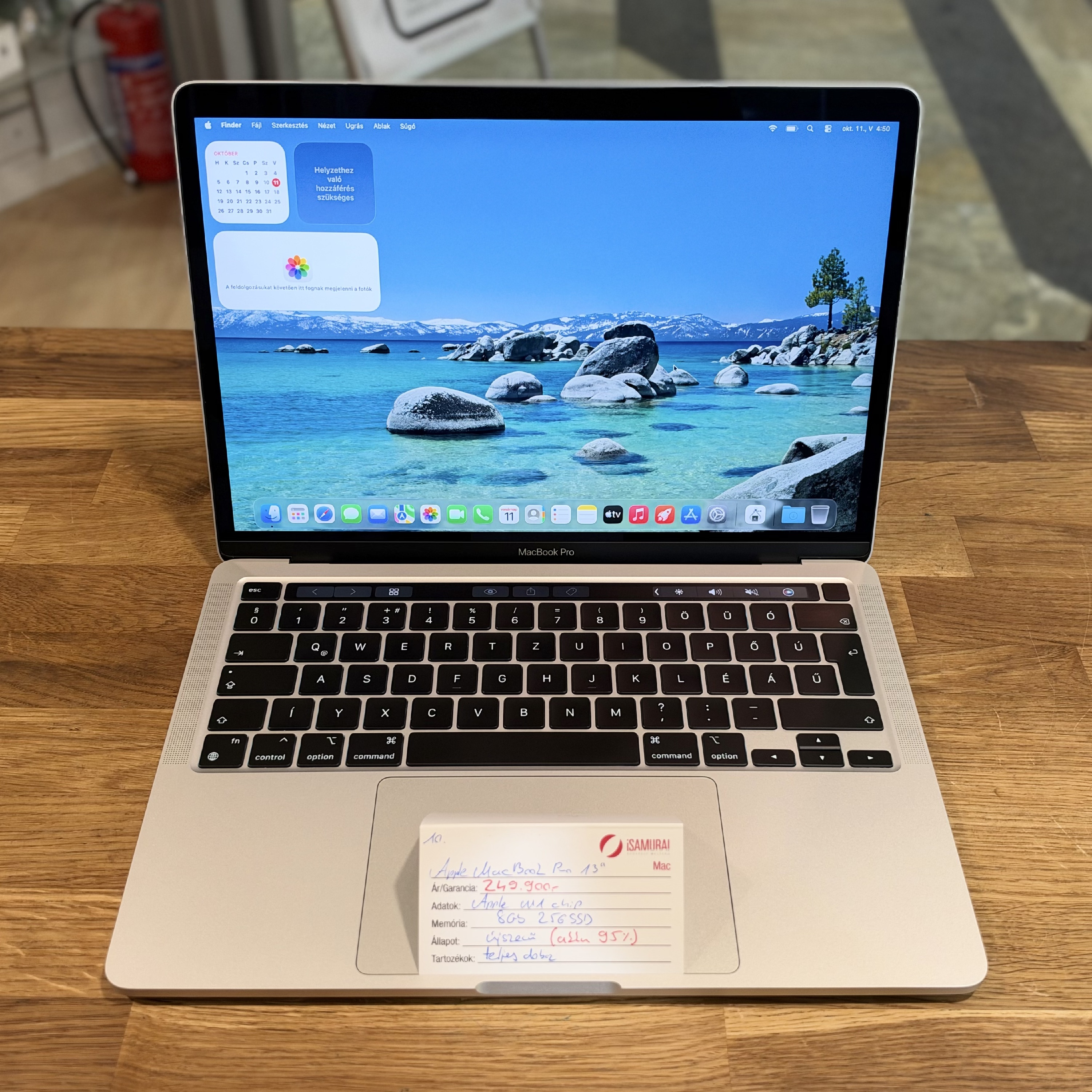 .Apple MacBook Pro 13