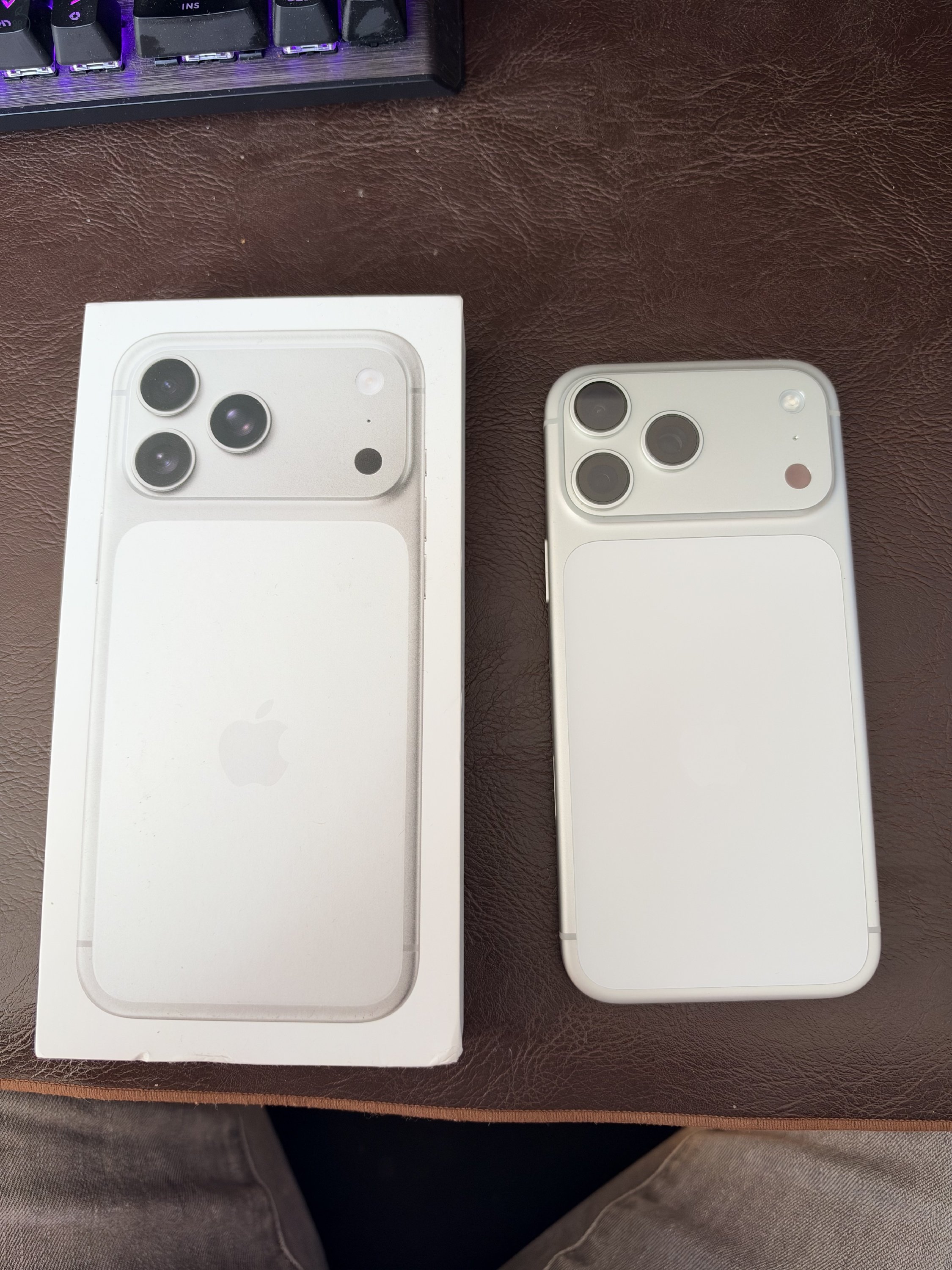 iPhone 17 Pro Max 256GB Ezüst 3 hónaposan