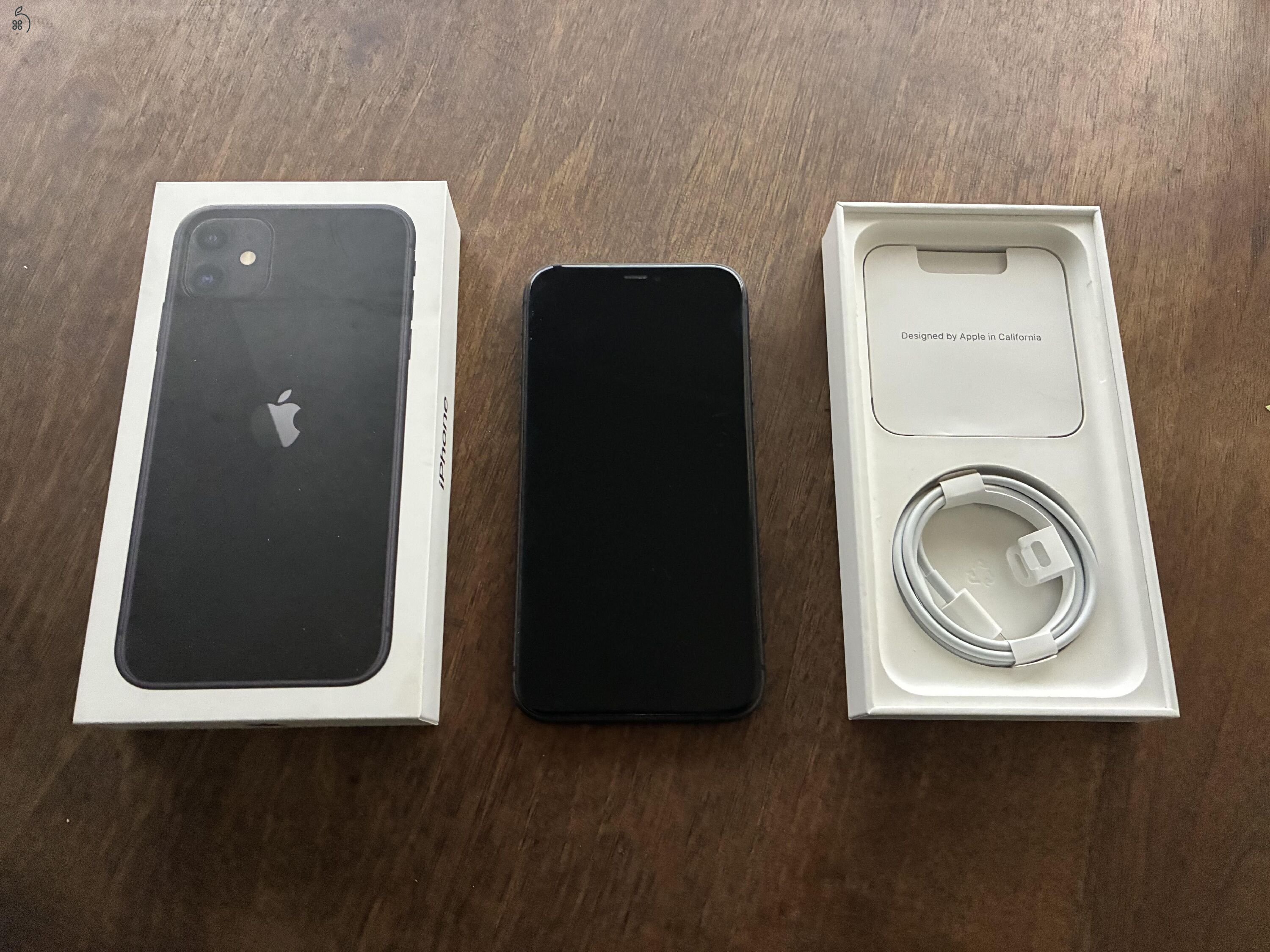 iPhone 11 128 GB, fekete, enyhe karcok az előlapon, 80% akku, kártyafüggetlen