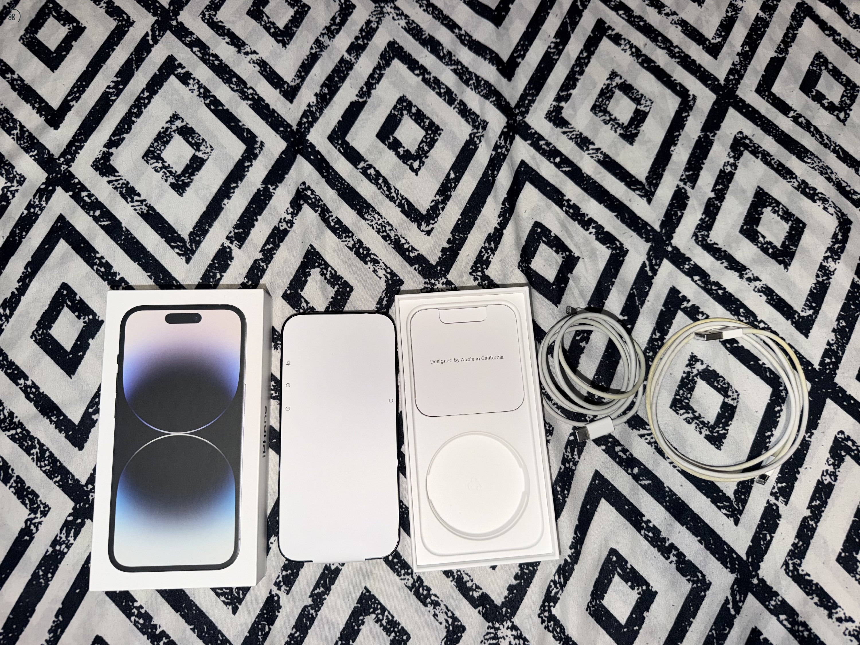 Apple iPhone 14 Pro 128GB - Új- Space Black - Akku 100%