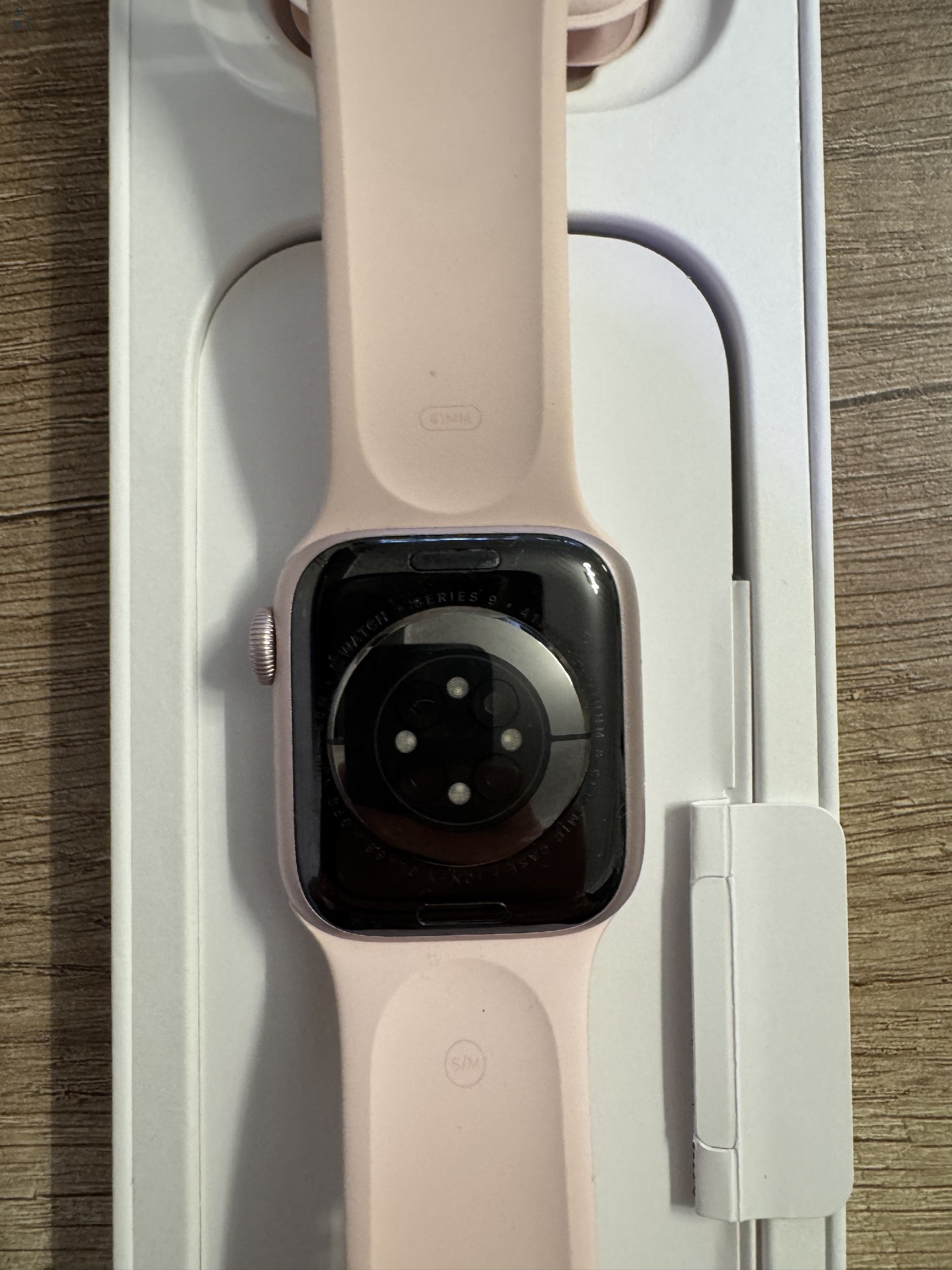 Apple Watch Series 9-em, 41 mm-es, GPS-es változat Rózsaszín
