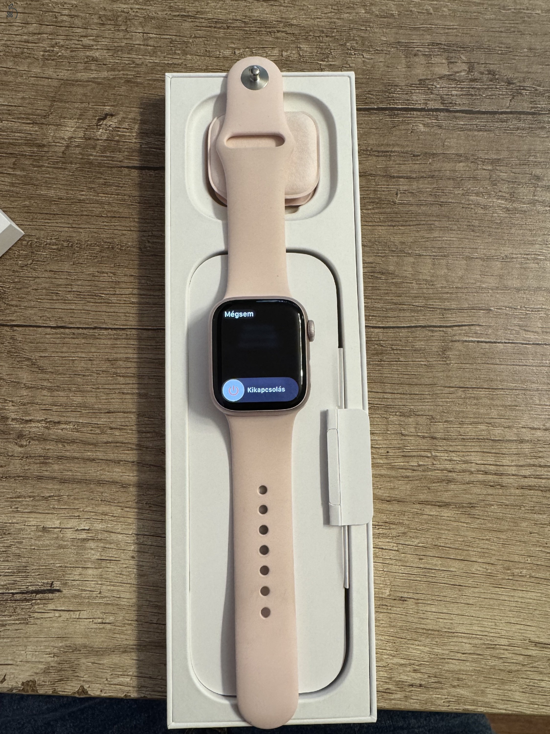 Apple Watch Series 9-em, 41 mm-es, GPS-es változat Rózsaszín