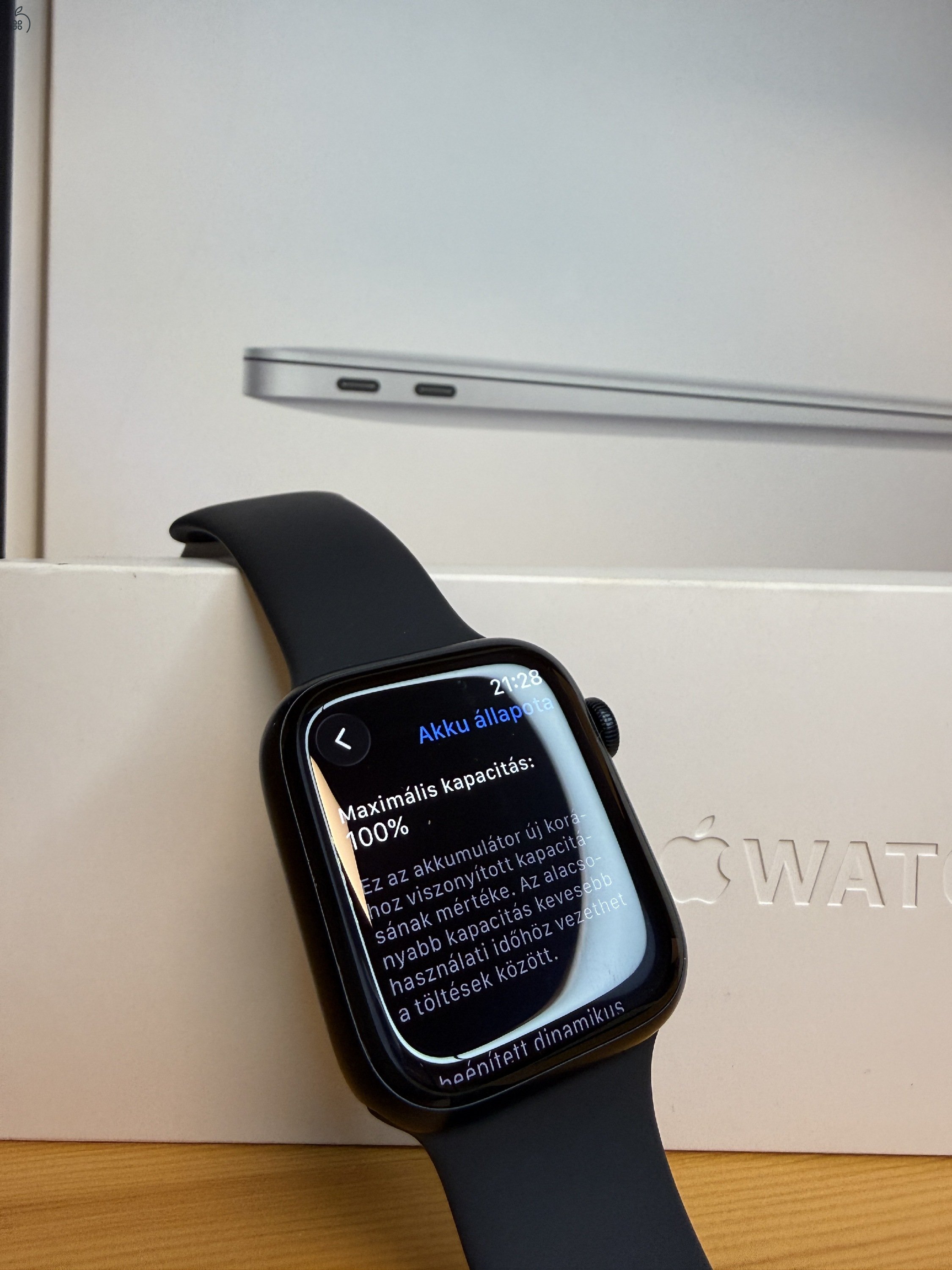  MAKULÁTLAN Apple Watch Series 8 45mm 100% akku