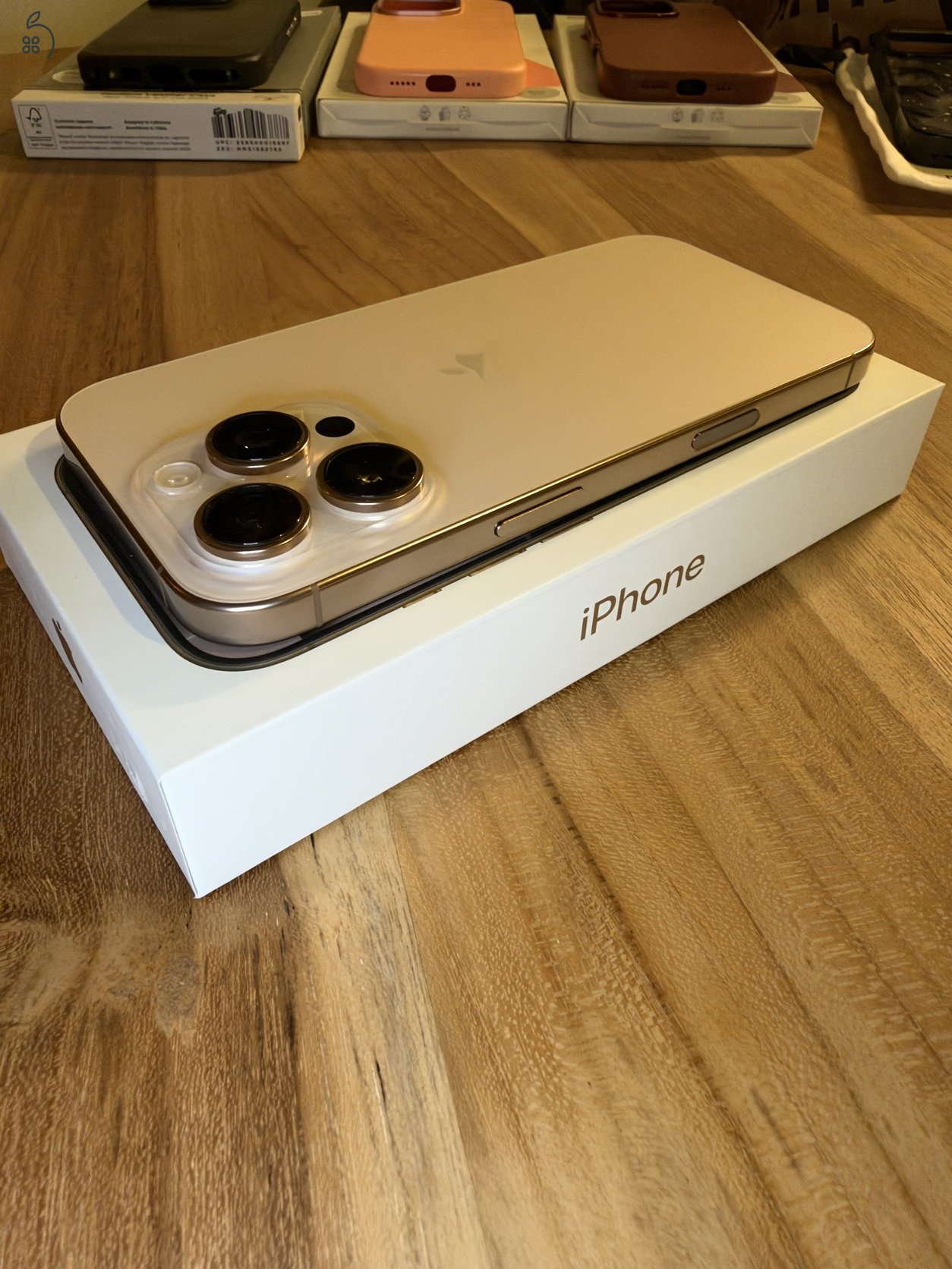 iPhone 16 Pro 95%-os akkumulátor, iStyle garancia 2026.12.24-ig, 4 tokkal és tartozékokkal 