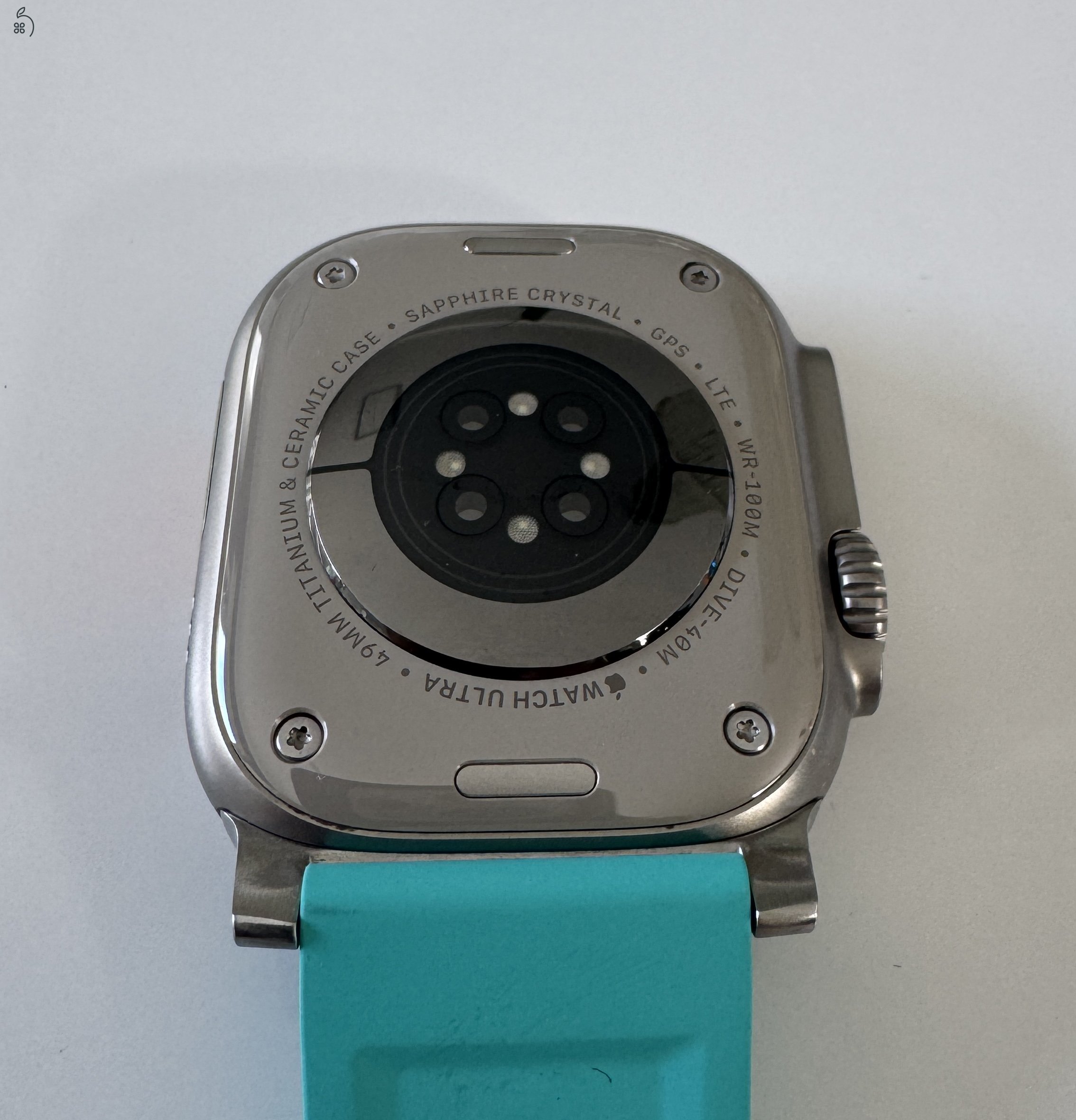 Apple Watch Ultra 1 49 mm Titanium – GPS + Cellular (GSM) változat, karcmentes kijelző 86% akku + 3 szíj