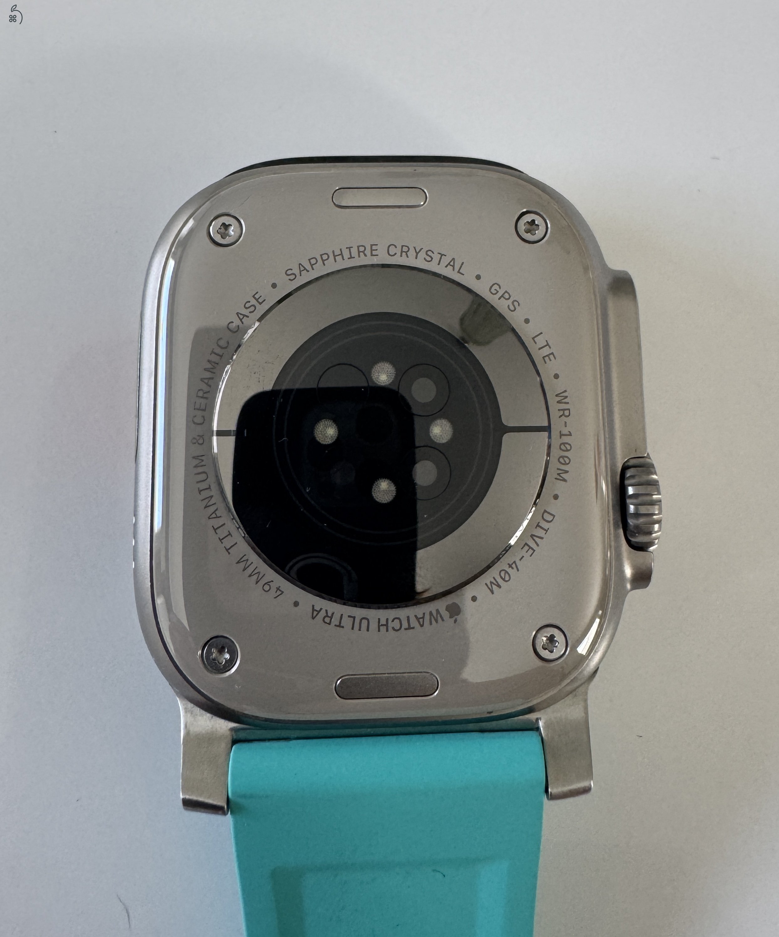 Apple Watch Ultra 1 49 mm Titanium – GPS + Cellular (GSM) változat, karcmentes kijelző 86% akku + 3 szíj