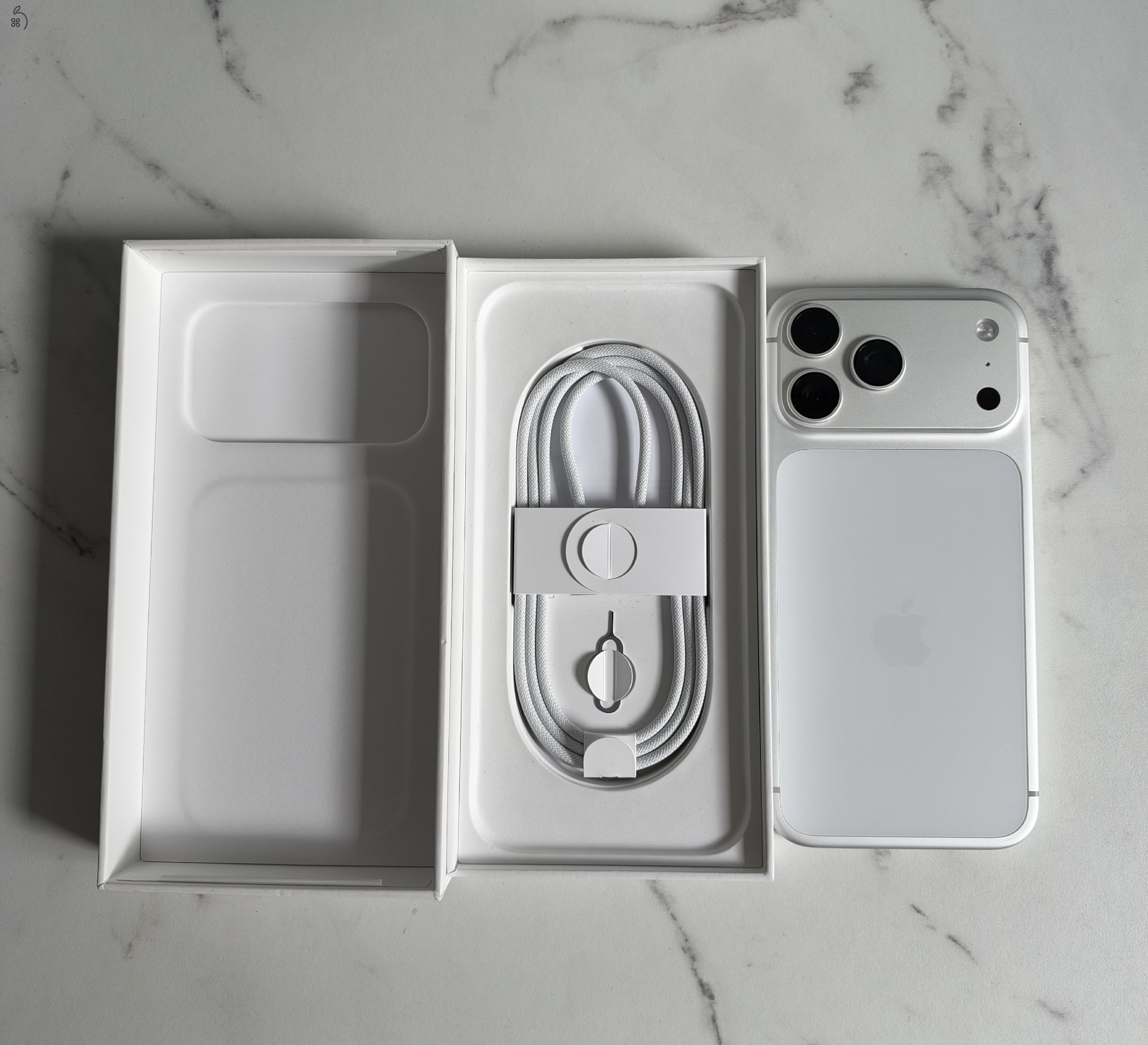 IPHONE 17 PRO MAX 256GB EZÜST - TÖBB MINT 2 ÉV GARANCIÁVAL, KÁRTYAFÜGGETLEN, TEHERMENTES