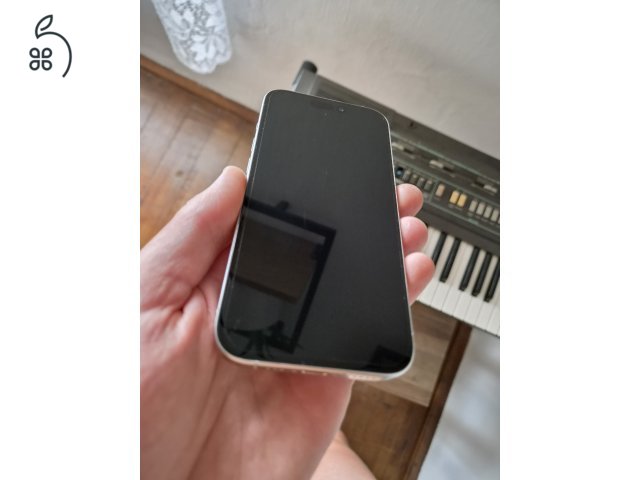 iPhone 15 Pro 128GB – karcmentes – 88% akku – 3 tok + kábel