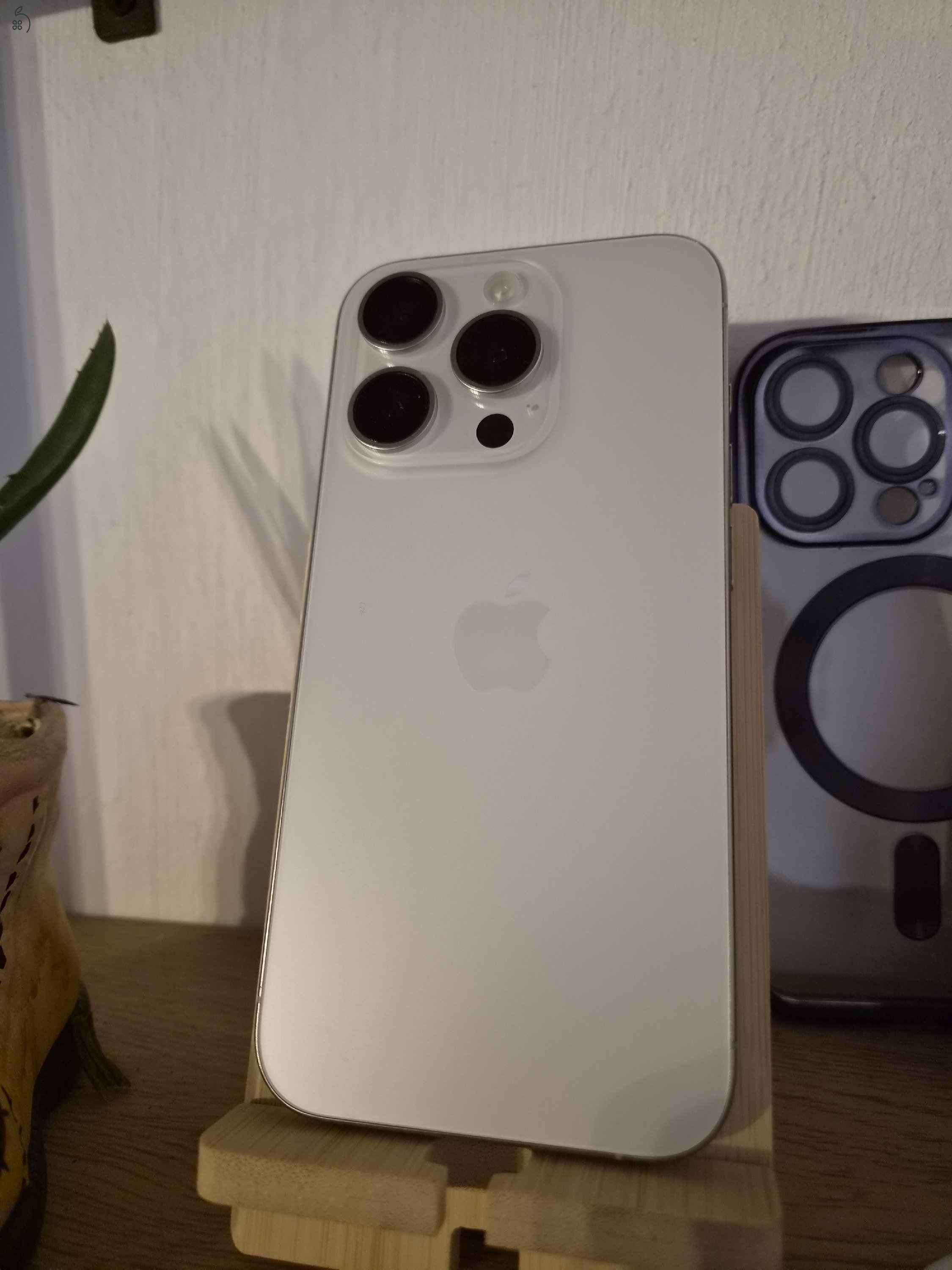 iPhone 15 Pro 128GB – karcmentes – 88% akku – 3 tok + kábel