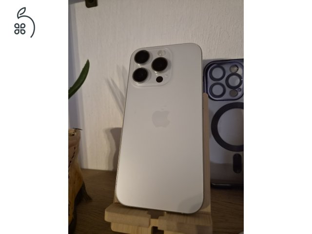 iPhone 15 Pro 128GB – karcmentes – 88% akku – 3 tok + kábel