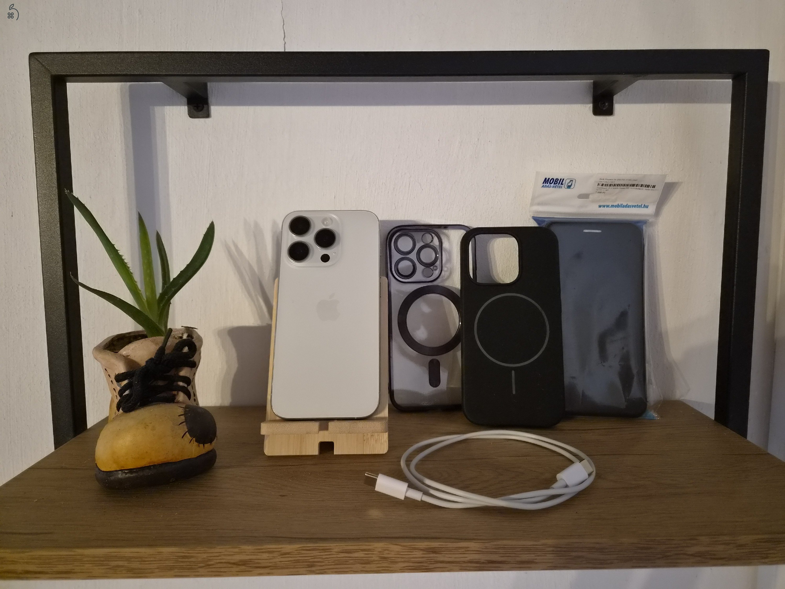 iPhone 15 Pro 128GB – karcmentes – 88% akku – 3 tok + kábel