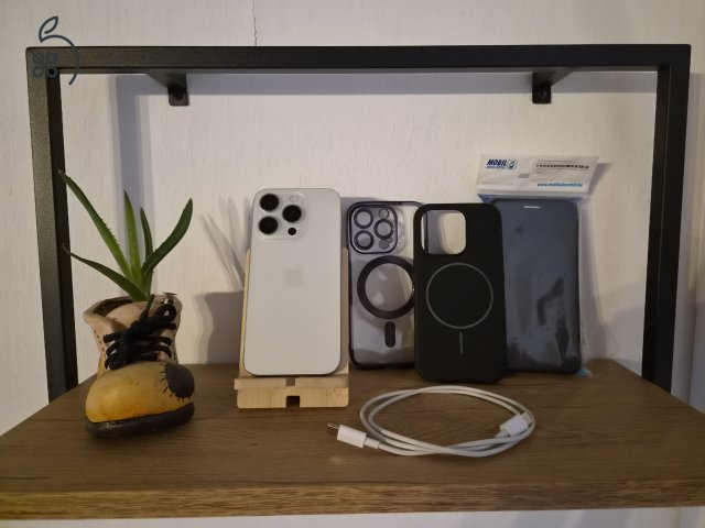 iPhone 15 Pro 128GB – karcmentes – 88% akku – 3 tok + kábel