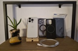 iPhone 15 Pro 128GB – karcmentes – 88% akku – 3 tok + kábel