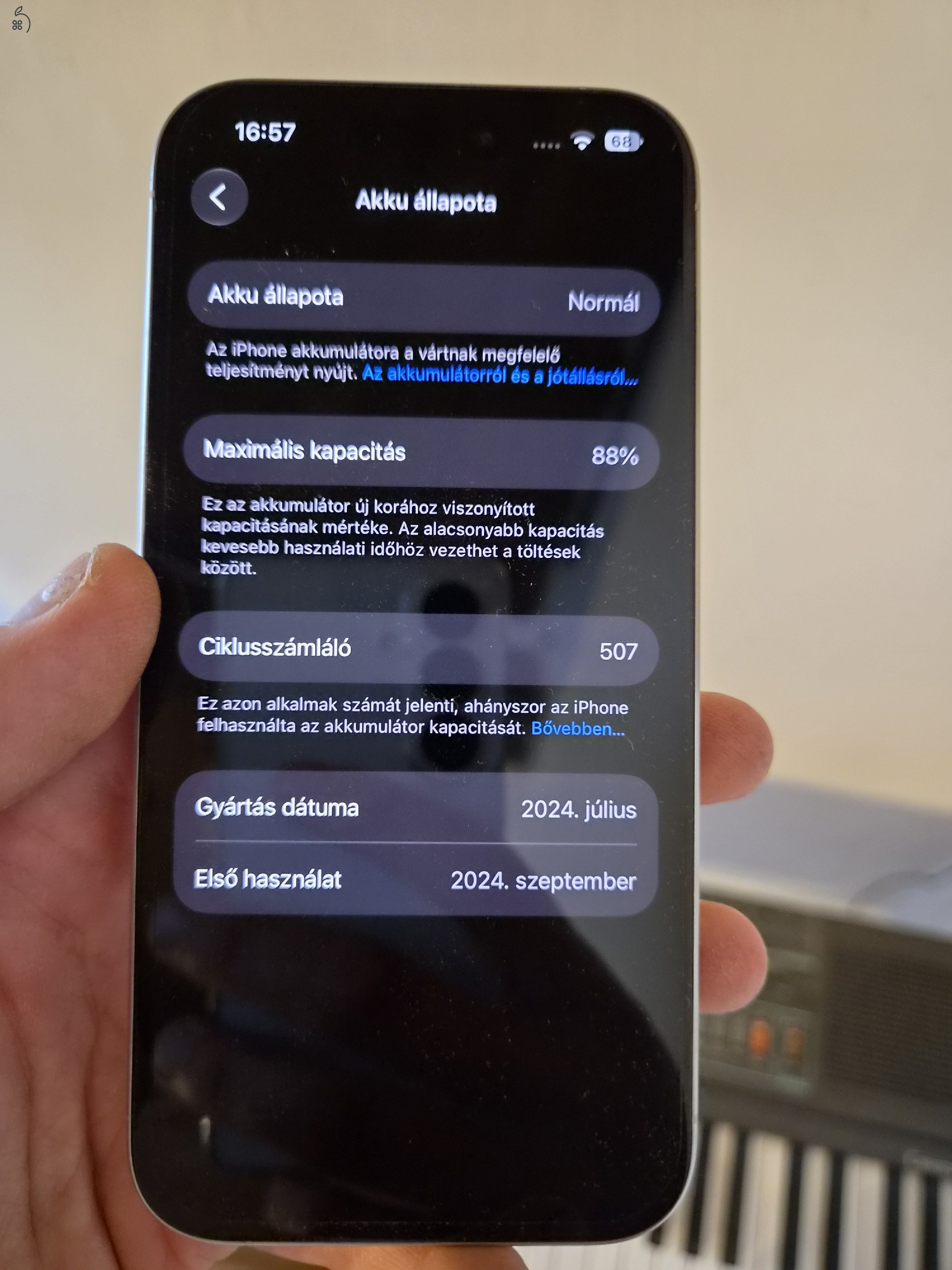 iPhone 15 Pro 128GB – karcmentes – 88% akku – 3 tok + kábel