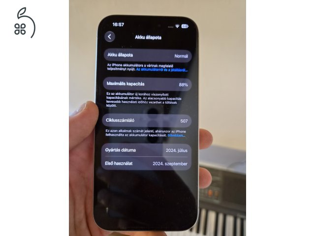 iPhone 15 Pro 128GB – karcmentes – 88% akku – 3 tok + kábel