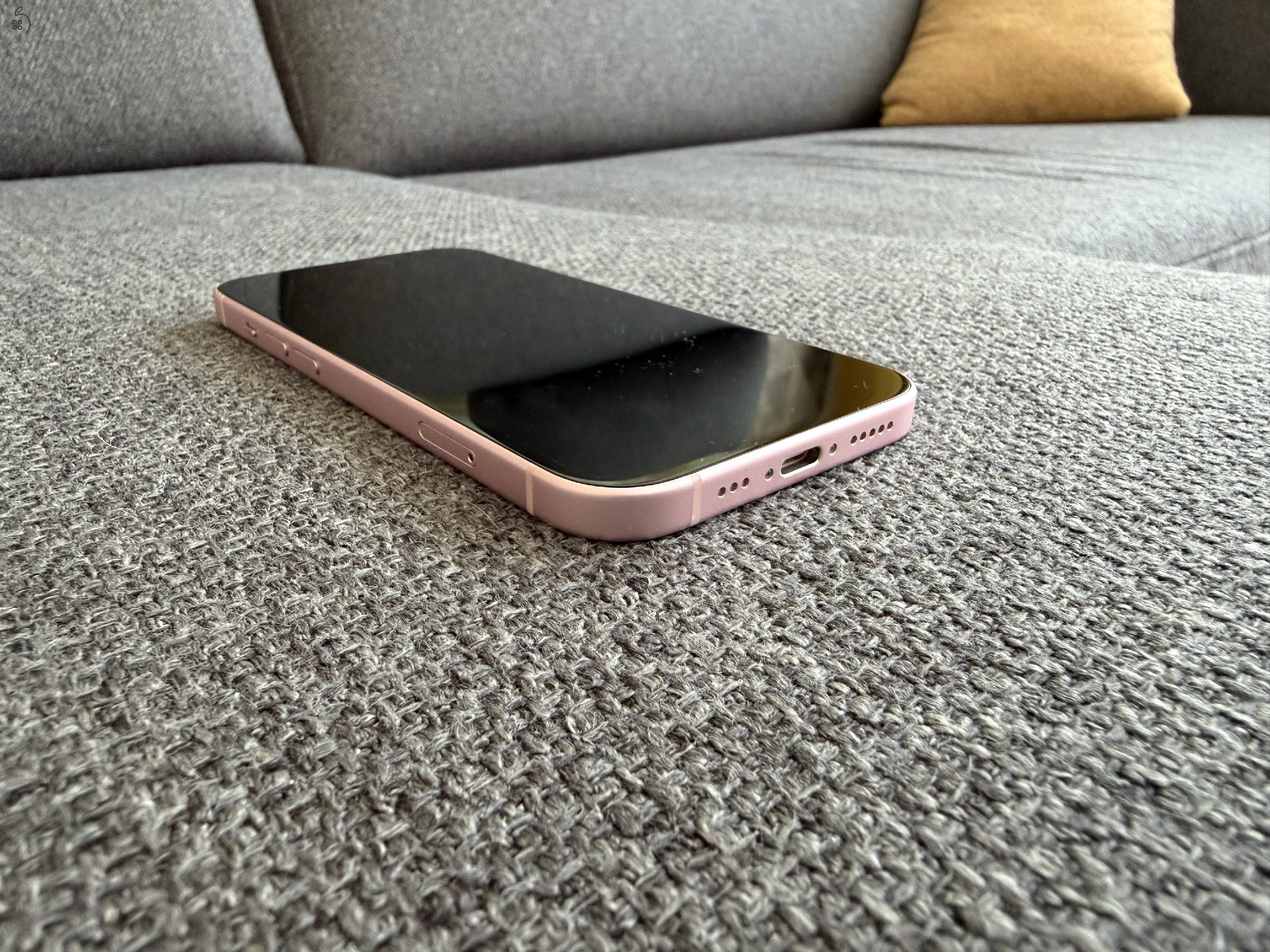 iPhone 15 128 GB kitűnő állapotú