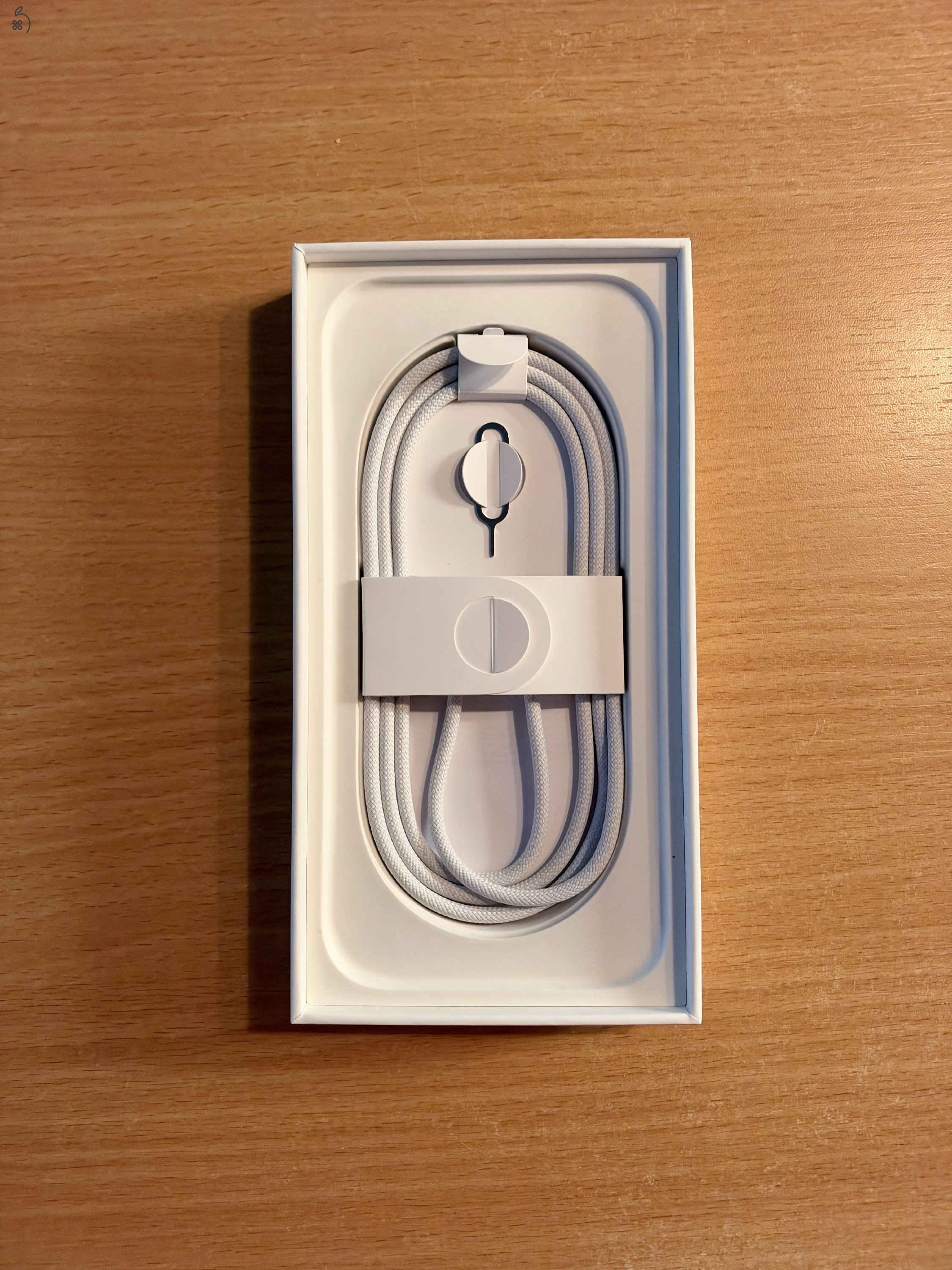 Hibátlan iPhone 16 Pro 128 GB Fekete Titán, Kártyafüggetlen, 1 év garancia, 98% akku