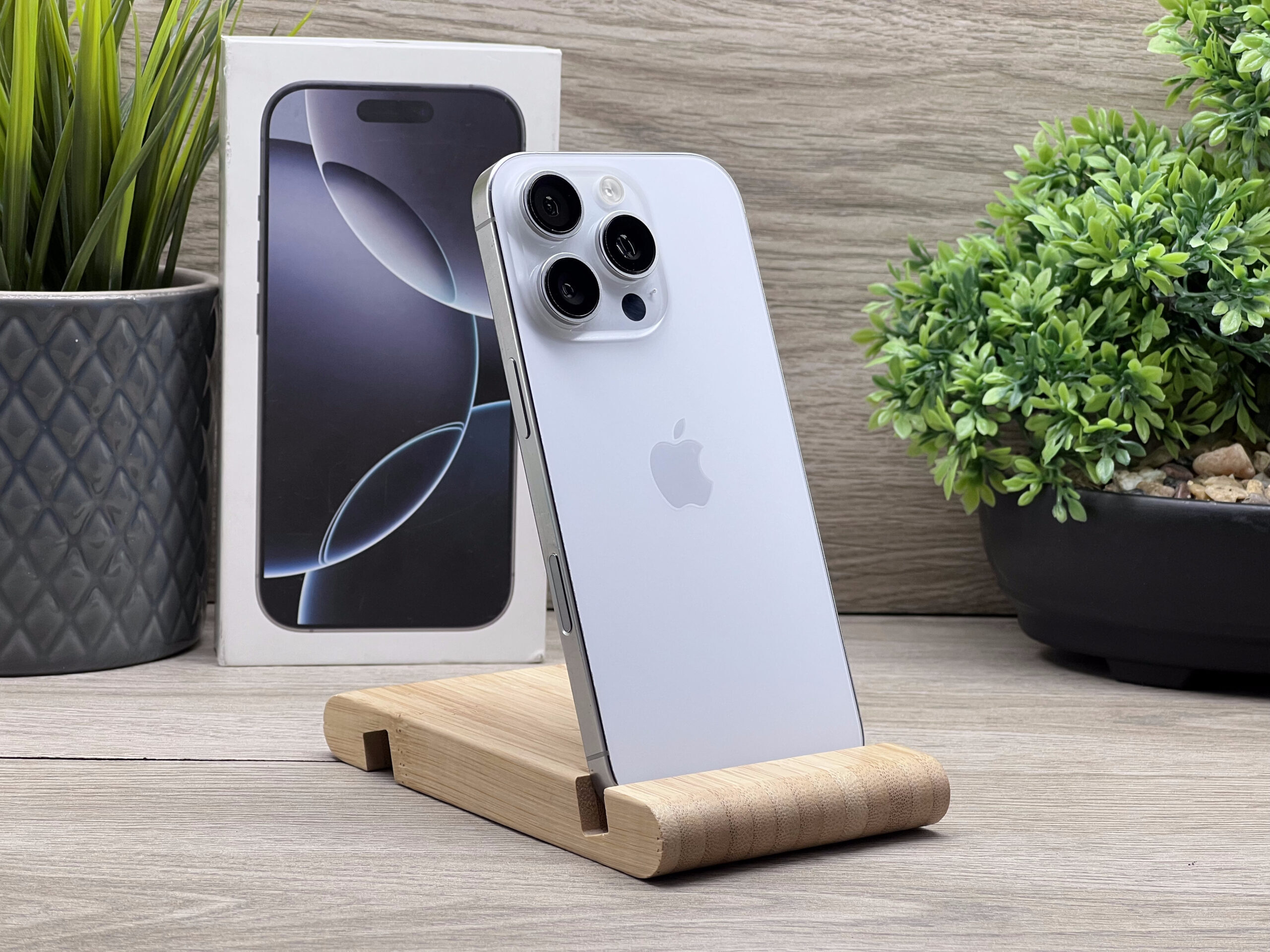 iPhone 16 Pro White Titanium 128GB 2 ÉV Garanciával Számlával
