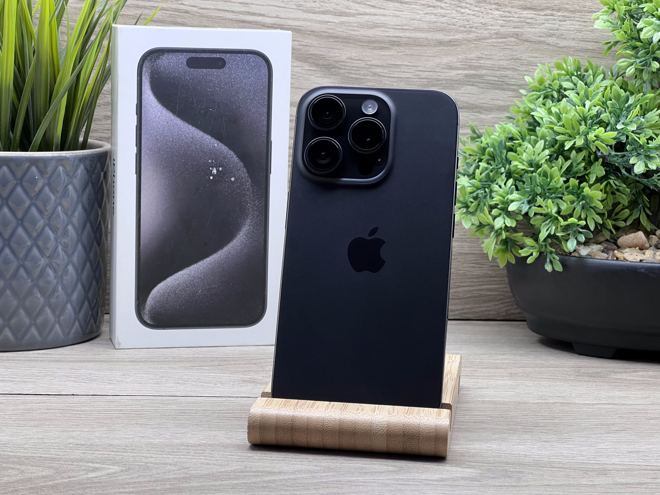 Hibátlan iPhone 15 Pro Black Titanium 128GB 2 ÉV Garanciával Számlával Aksi 100%