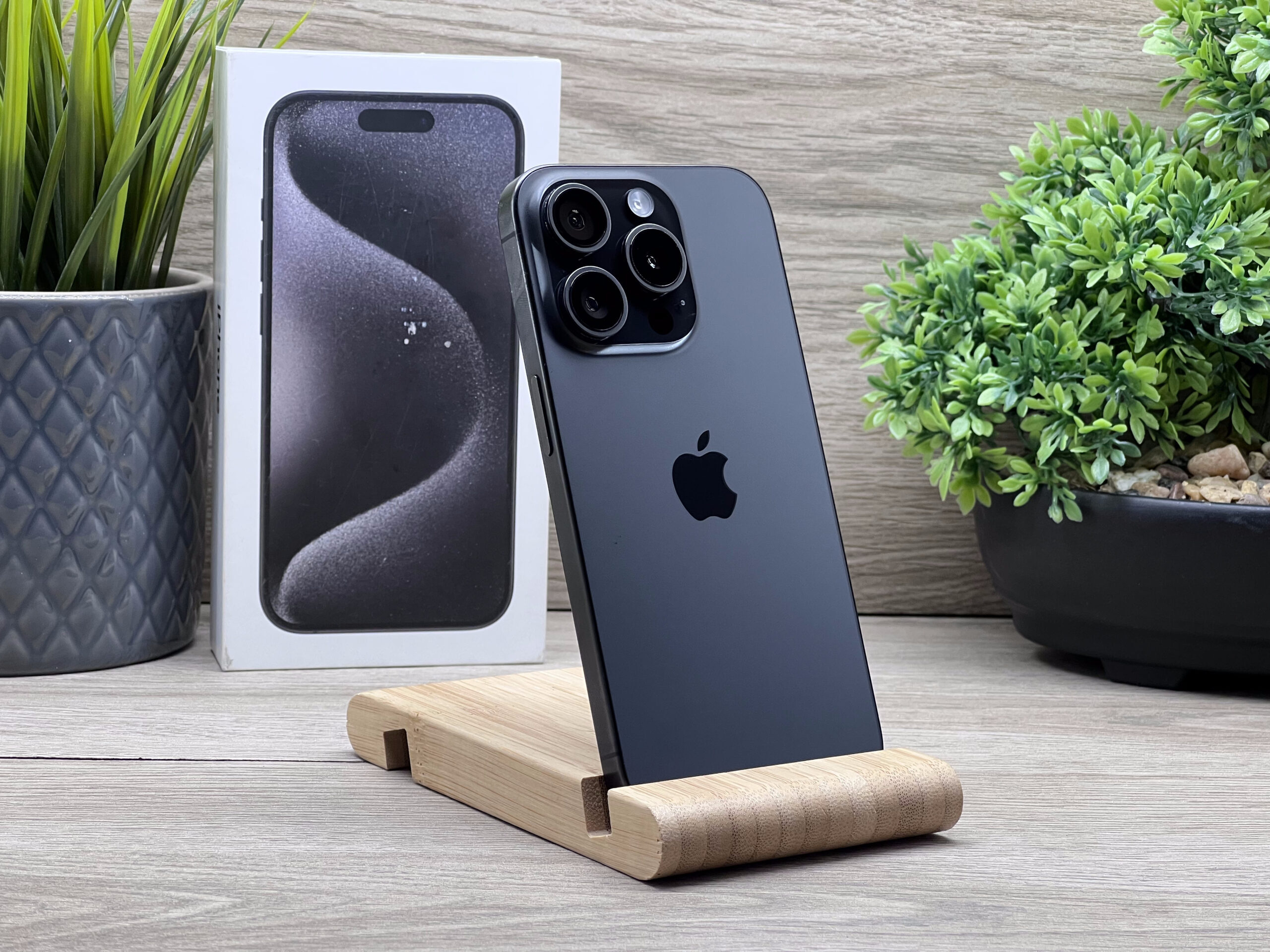 Hibátlan iPhone 15 Pro Black Titanium 128GB 2 ÉV Garanciával Számlával Aksi 100%