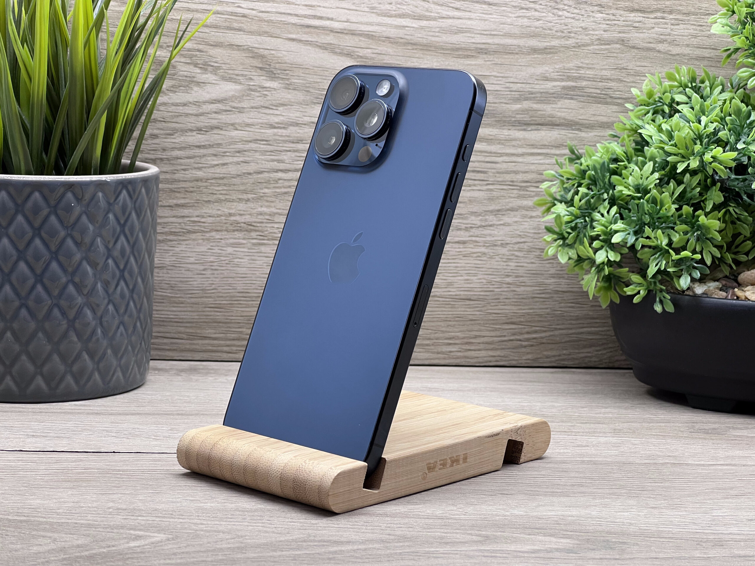 Hibátlan iPhone 15 Pro Max Blue Titanium 256GB 2 ÉV Garanciával Számlával