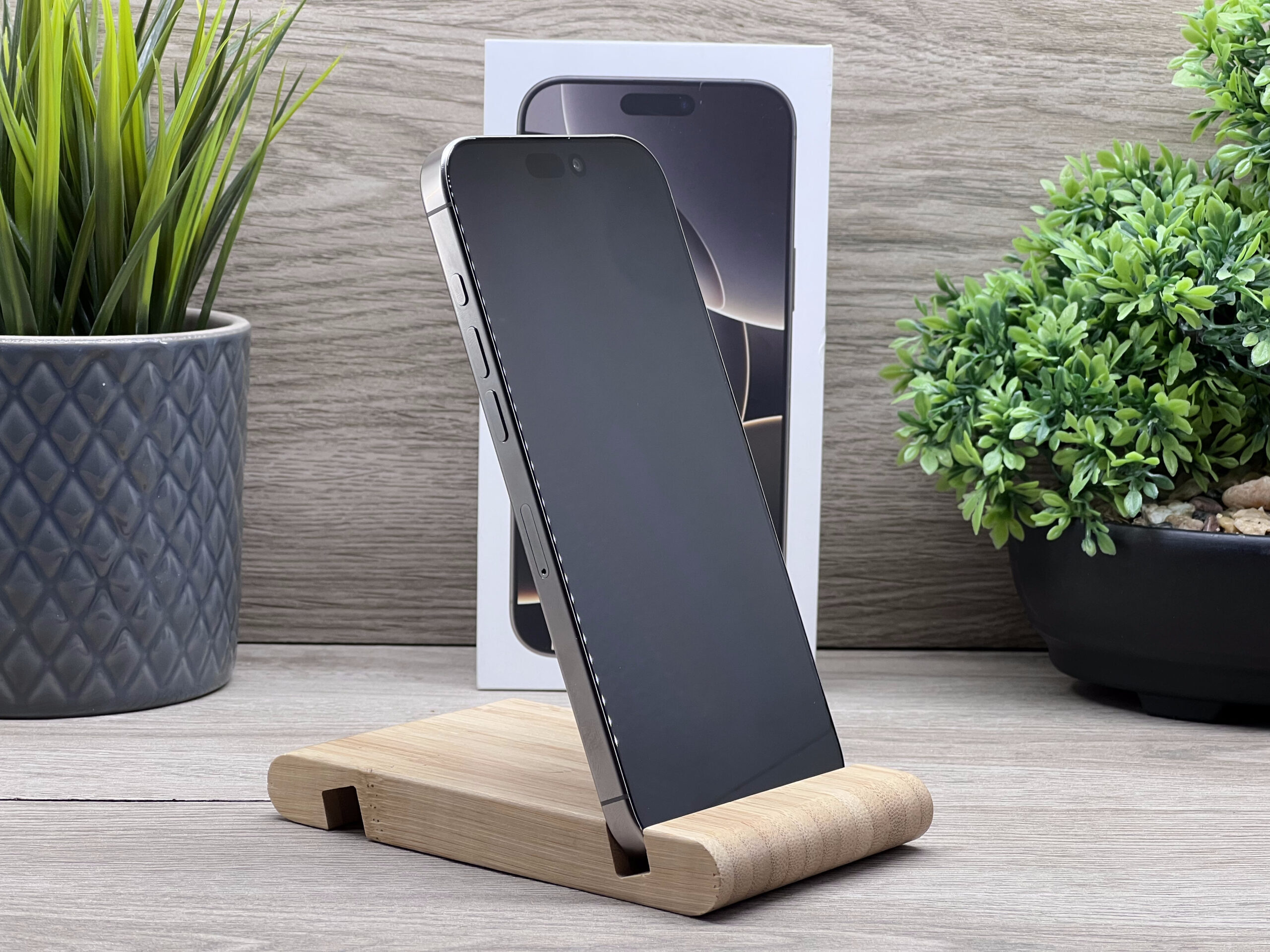 Hibátlan iPhone 16 Pro Max Natural Titanium 256GB 2 ÉV Garanciával Számlával