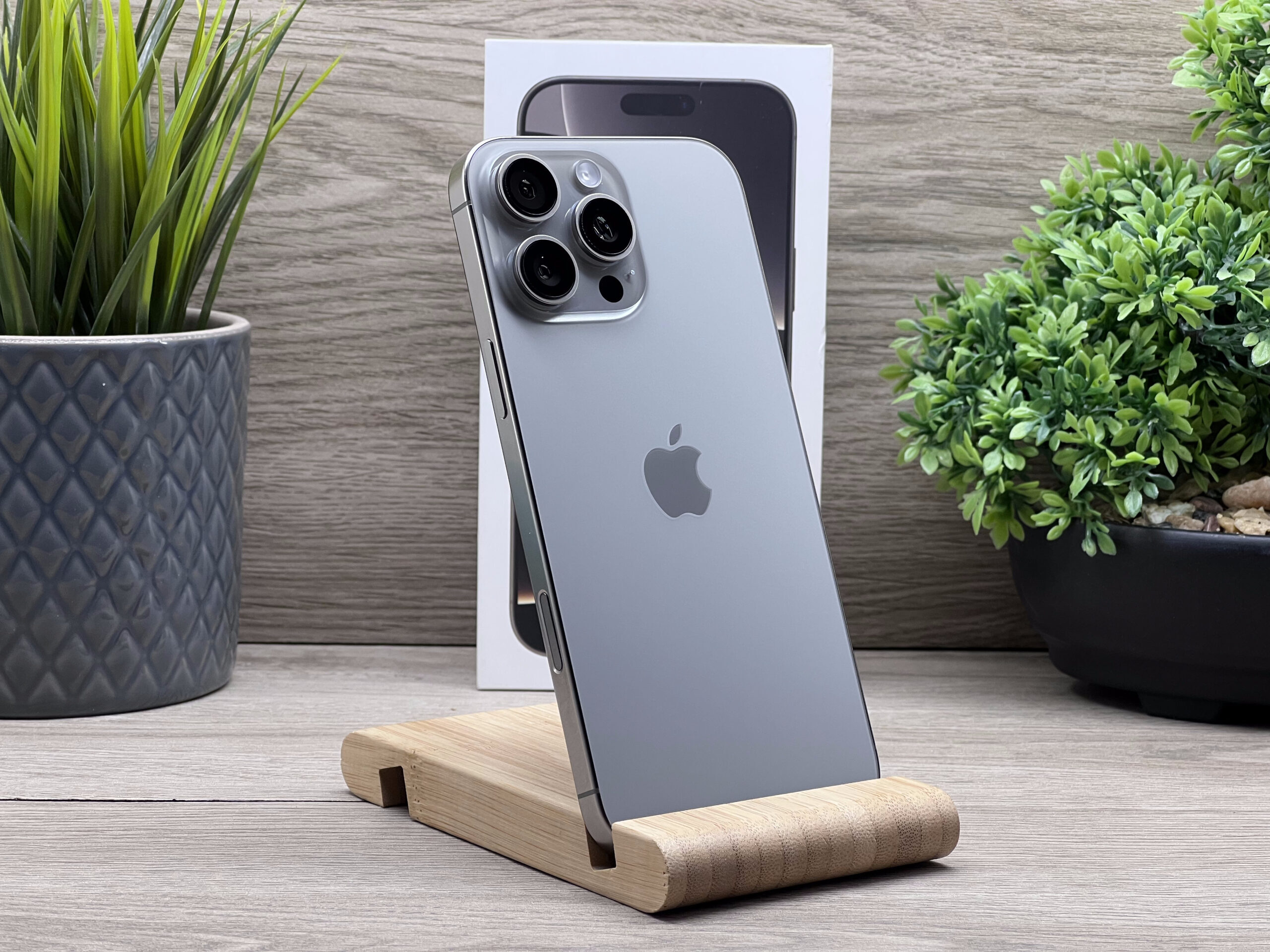 Hibátlan iPhone 16 Pro Max Natural Titanium 256GB 2 ÉV Garanciával Számlával