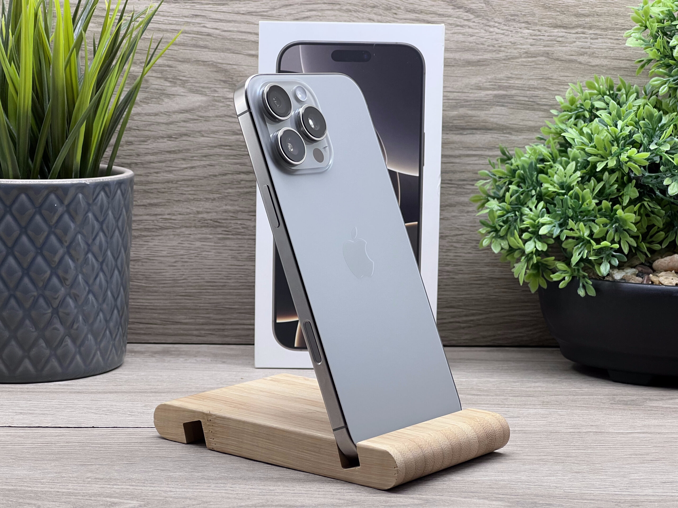 Hibátlan iPhone 16 Pro Max Natural Titanium 256GB 2 ÉV Garanciával Számlával