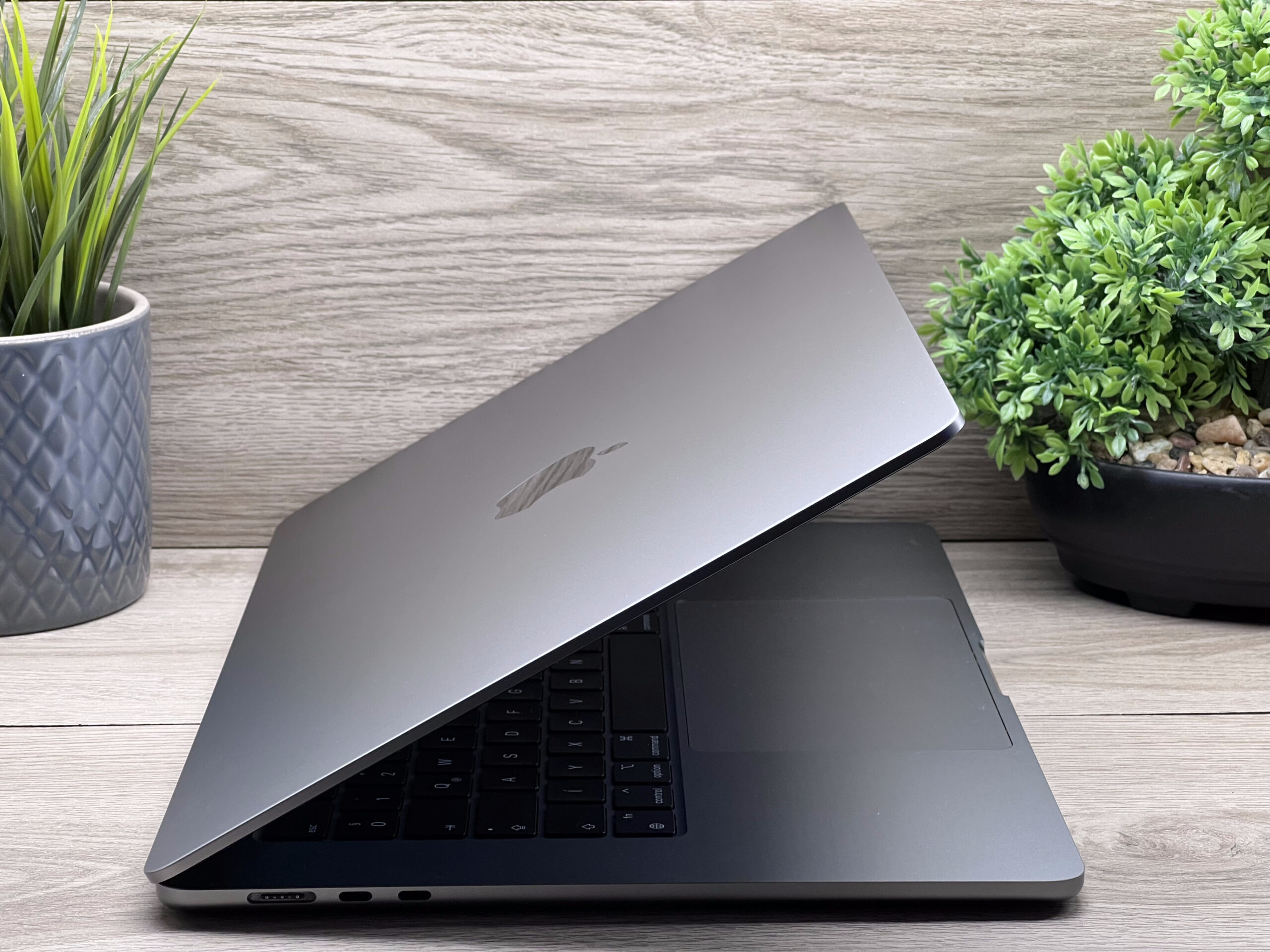 Hibátlan MacBook Air 2023 M2 15” 256GB 2 ÉV Garanciával Számlával