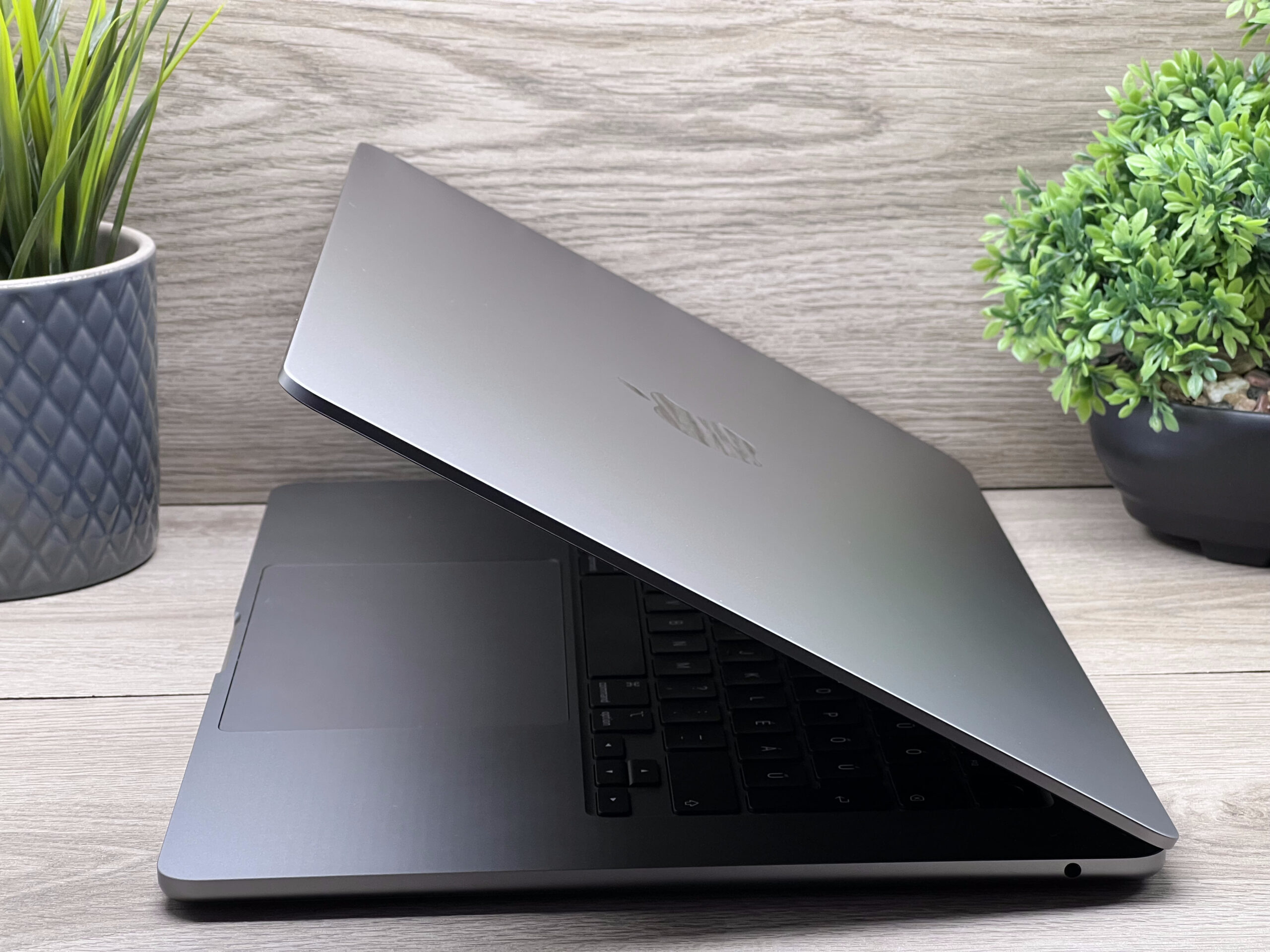 Hibátlan MacBook Air 2023 M2 15” 256GB 2 ÉV Garanciával Számlával