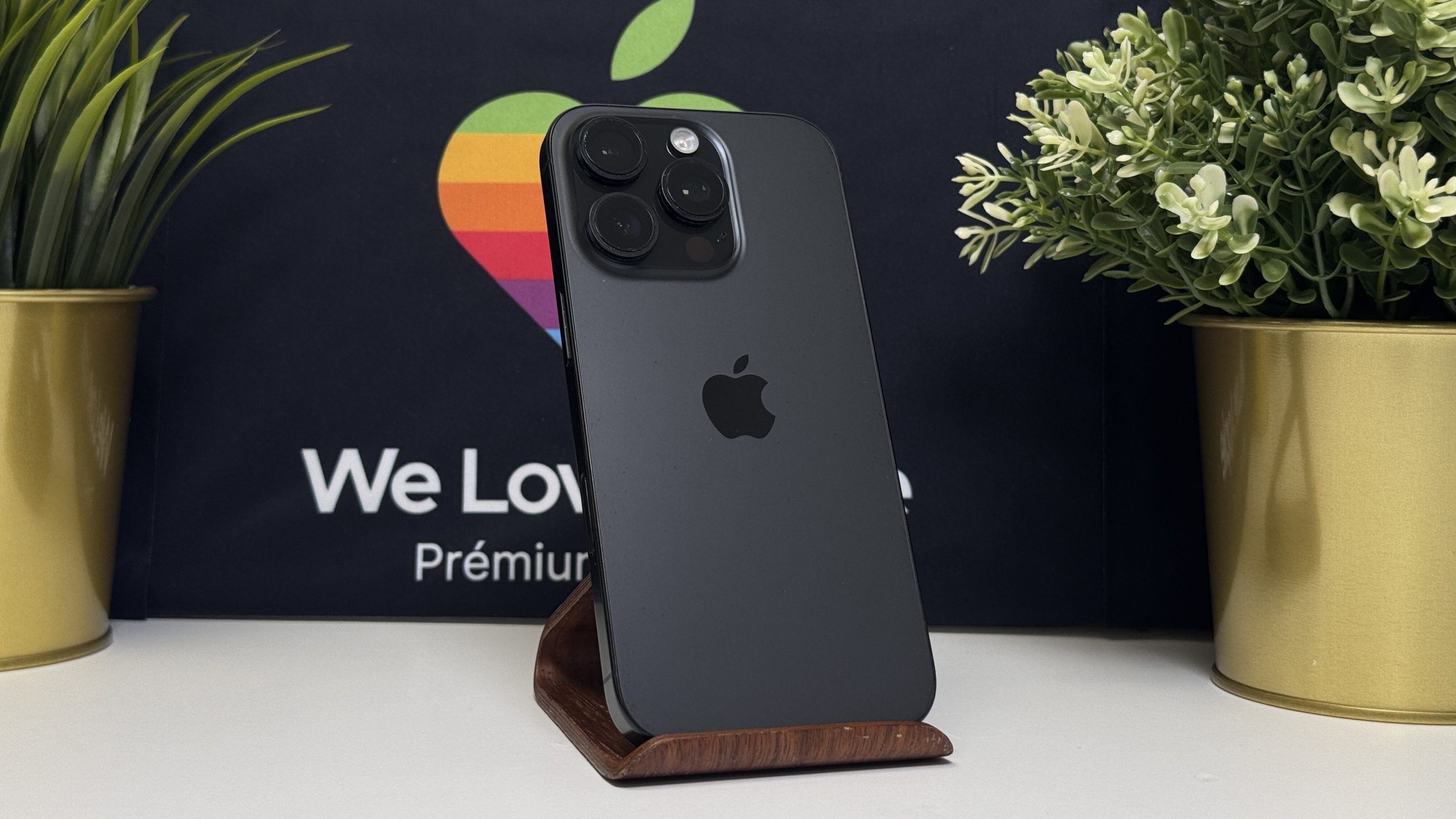 iPhone 16 Pro 128GB, Fekete Titán, Független, Számla, 2 Év Garancia, 90%