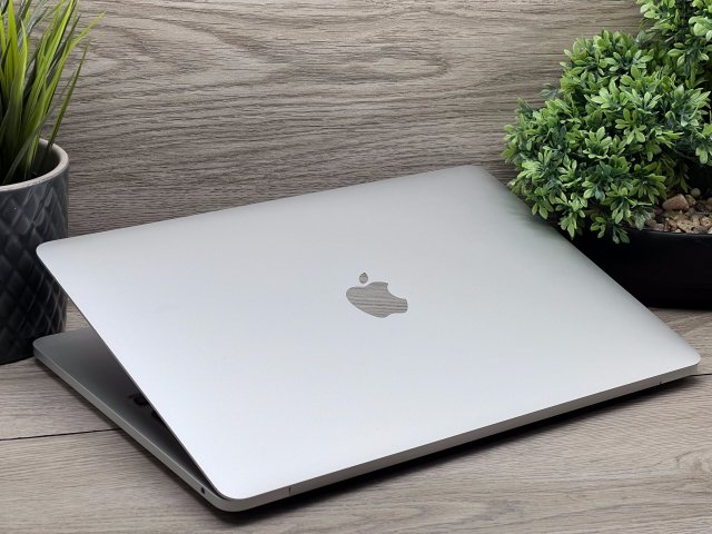 MacBook Pro 2020 M1 13” 256GB 2 ÉV Garanciával Számlával