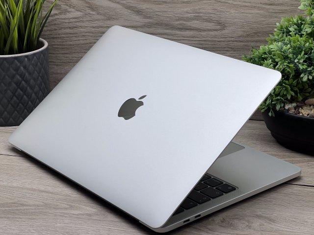 MacBook Pro 2020 M1 13” 256GB 2 ÉV Garanciával Számlával