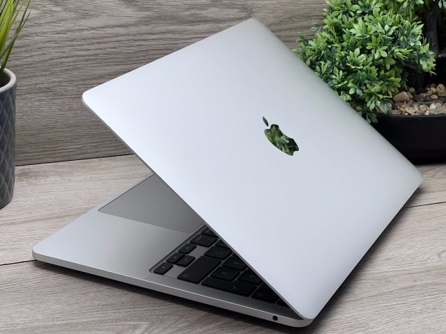 MacBook Pro 2020 M1 13” 256GB 2 ÉV Garanciával Számlával