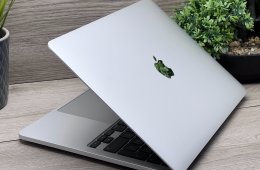 MacBook Pro 2020 M1 13” 256GB 2 ÉV Garanciával Számlával