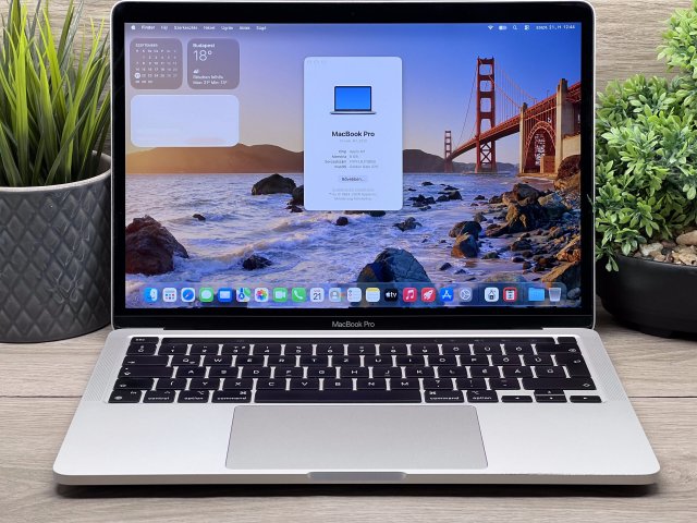MacBook Pro 2020 M1 13” 256GB 2 ÉV Garanciával Számlával