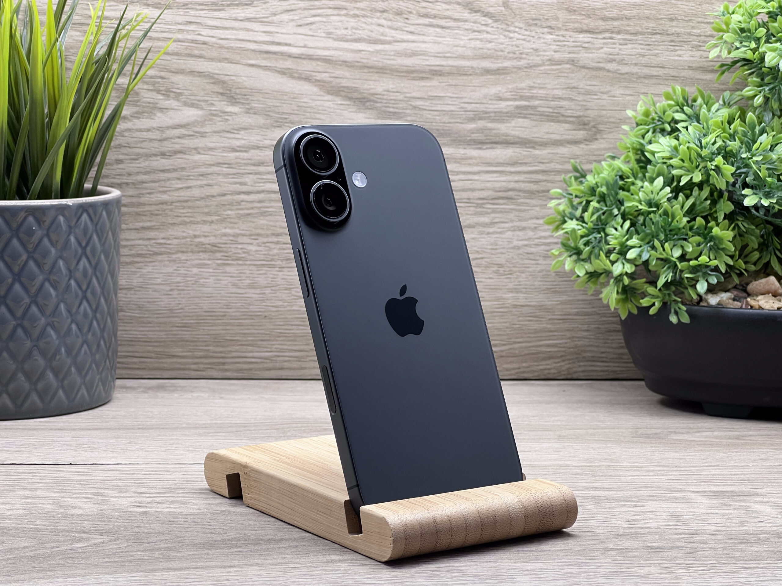 Hibátlan iPhone 17 Black 256GB 2 ÉV Garanciával Számlával Aksi 100%