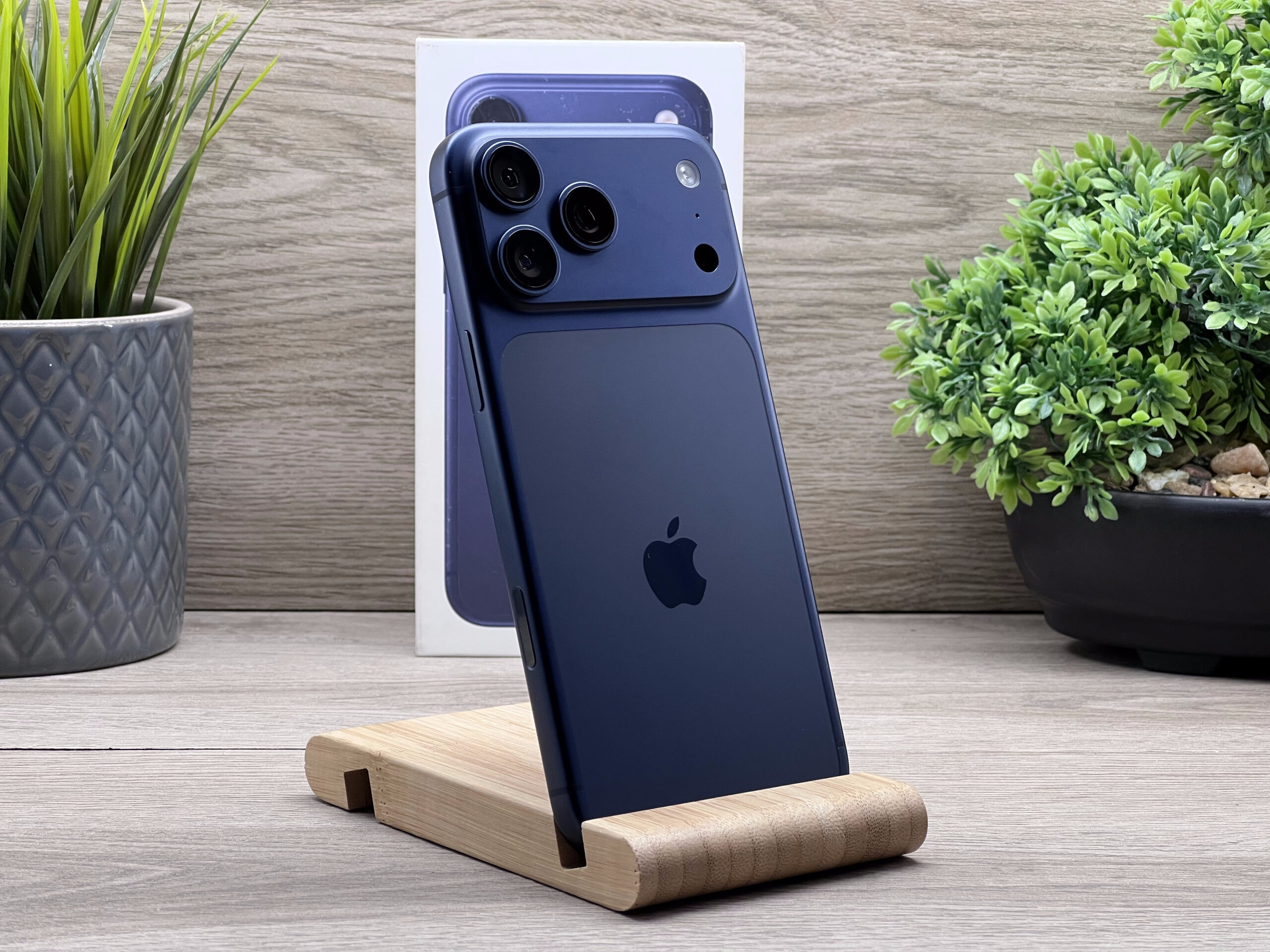 Hibátlan iPhone 17 Pro Max Deep Blue 512GB 2 ÉV Garanciával Számlával