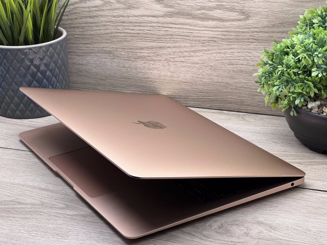 MacBook Air 2020 M1 13”256GB 2 ÉV Garanciával Számlával